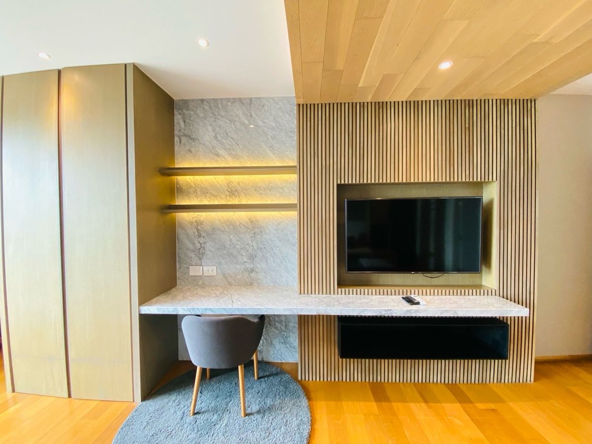 Home OfficePattanakan, Srinakarin : Selling with tenants! Golden opportunity for 4 -story townhome investors, luxury design corner, Modern Luxury, Nirvana Define Quality Project Srinakarin - Rama 9