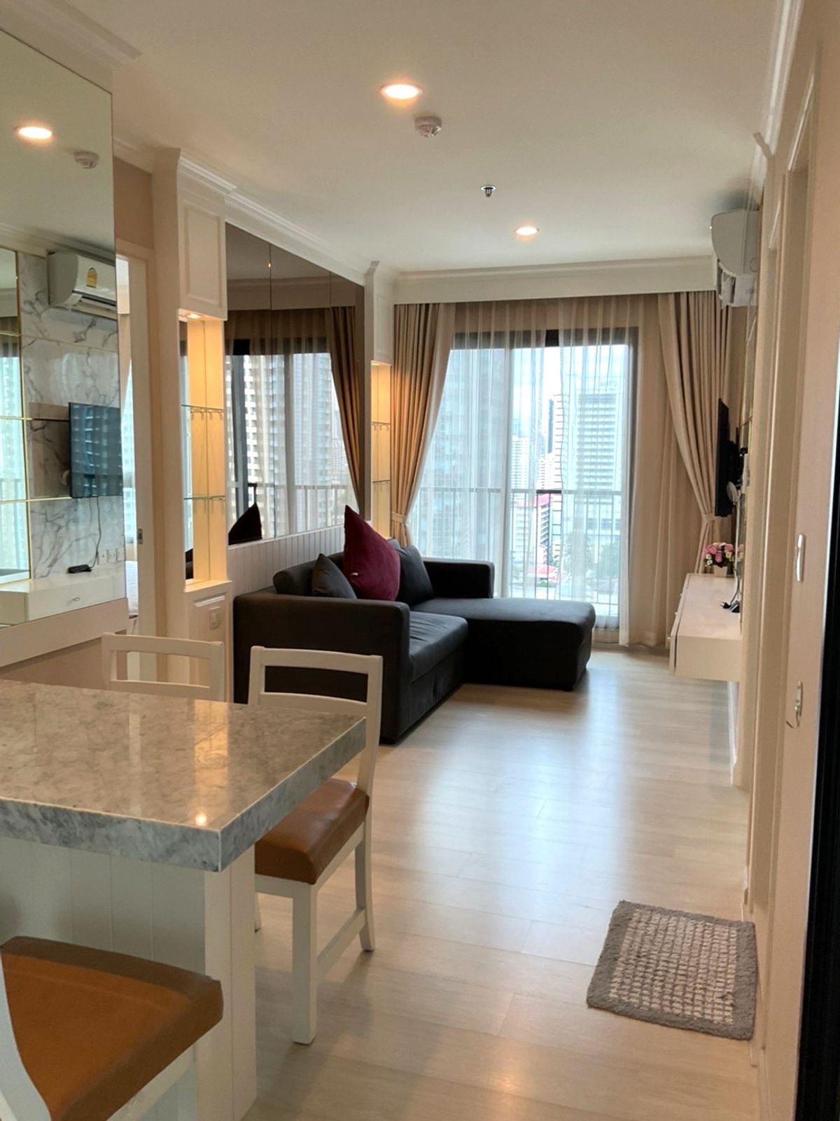 ให้เช่าคอนโดพระราม 9 เพชรบุรีตัดใหม่ RCA : LIFE ASOKE ✨ 2 ห้องนอน Fully Furnished ✨ 📞 Line:@pukkhome (with @ )