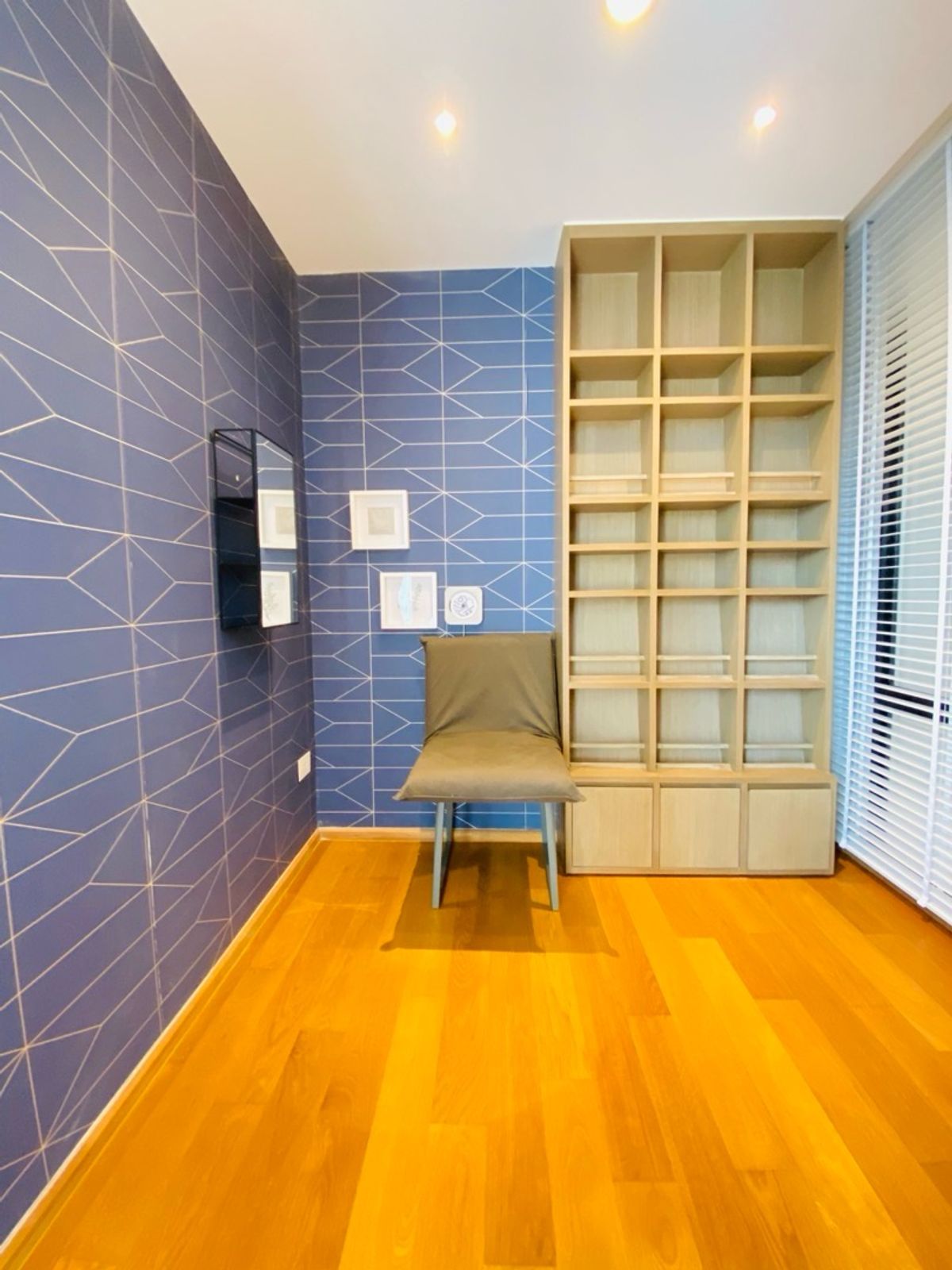 Home OfficePattanakan, Srinakarin : Selling with tenants! Golden opportunity for 4 -story townhome investors, luxury design corner, Modern Luxury, Nirvana Define Quality Project Srinakarin - Rama 9