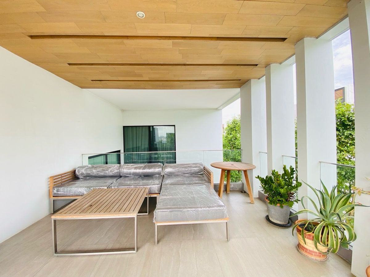 Home OfficePattanakan, Srinakarin : Selling with tenants! Golden opportunity for 4 -story townhome investors, luxury design corner, Modern Luxury, Nirvana Define Quality Project Srinakarin - Rama 9