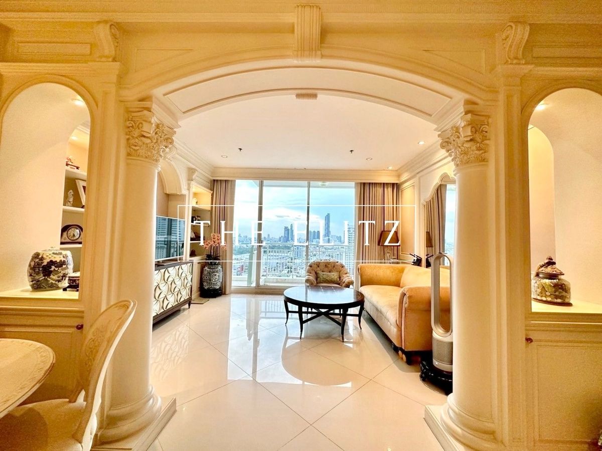 For SaleCondoSathorn, Narathiwat : ✨ Located in a condo but feel like a mansion in the sky, The Empire Place, a large room, full function ✔