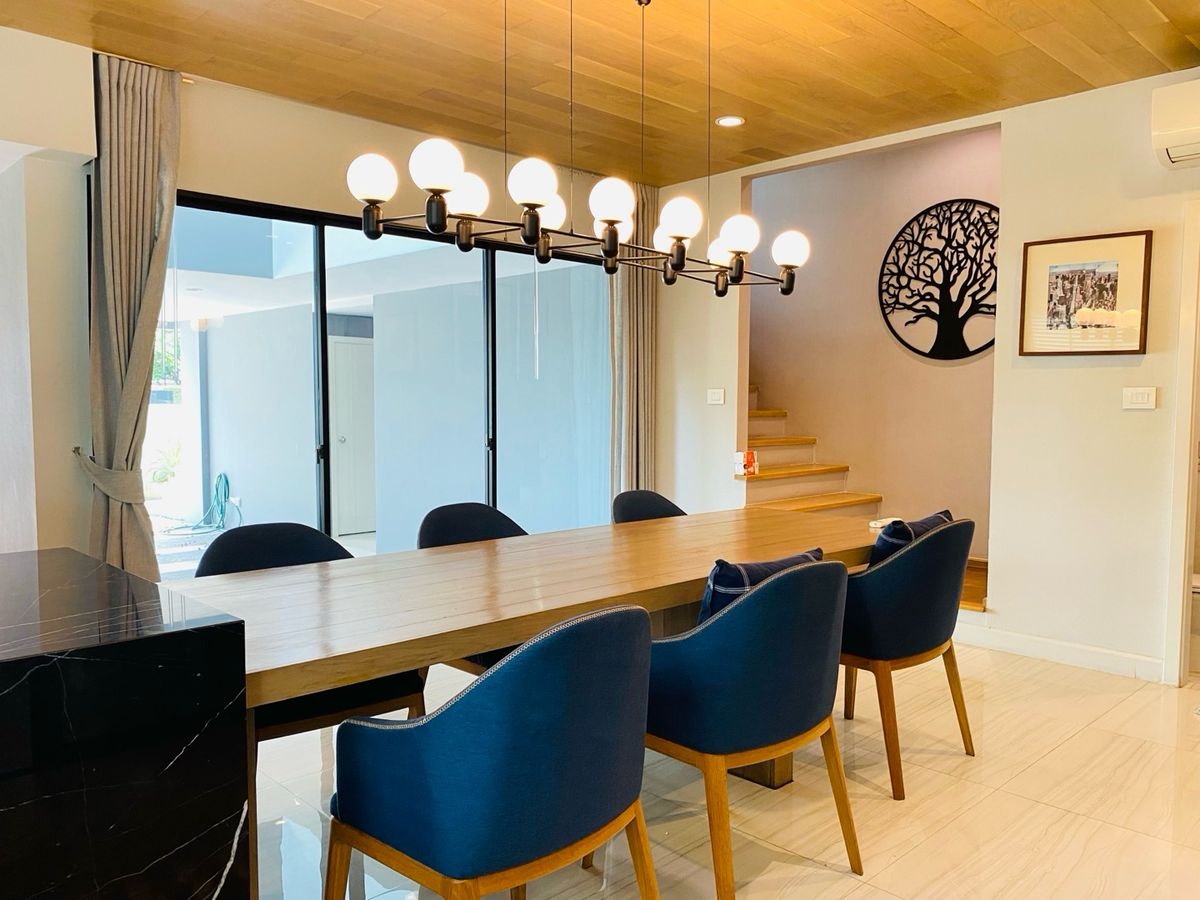 Home OfficePattanakan, Srinakarin : Selling with tenants! Golden opportunity for 4 -story townhome investors, luxury design corner, Modern Luxury, Nirvana Define Quality Project Srinakarin - Rama 9