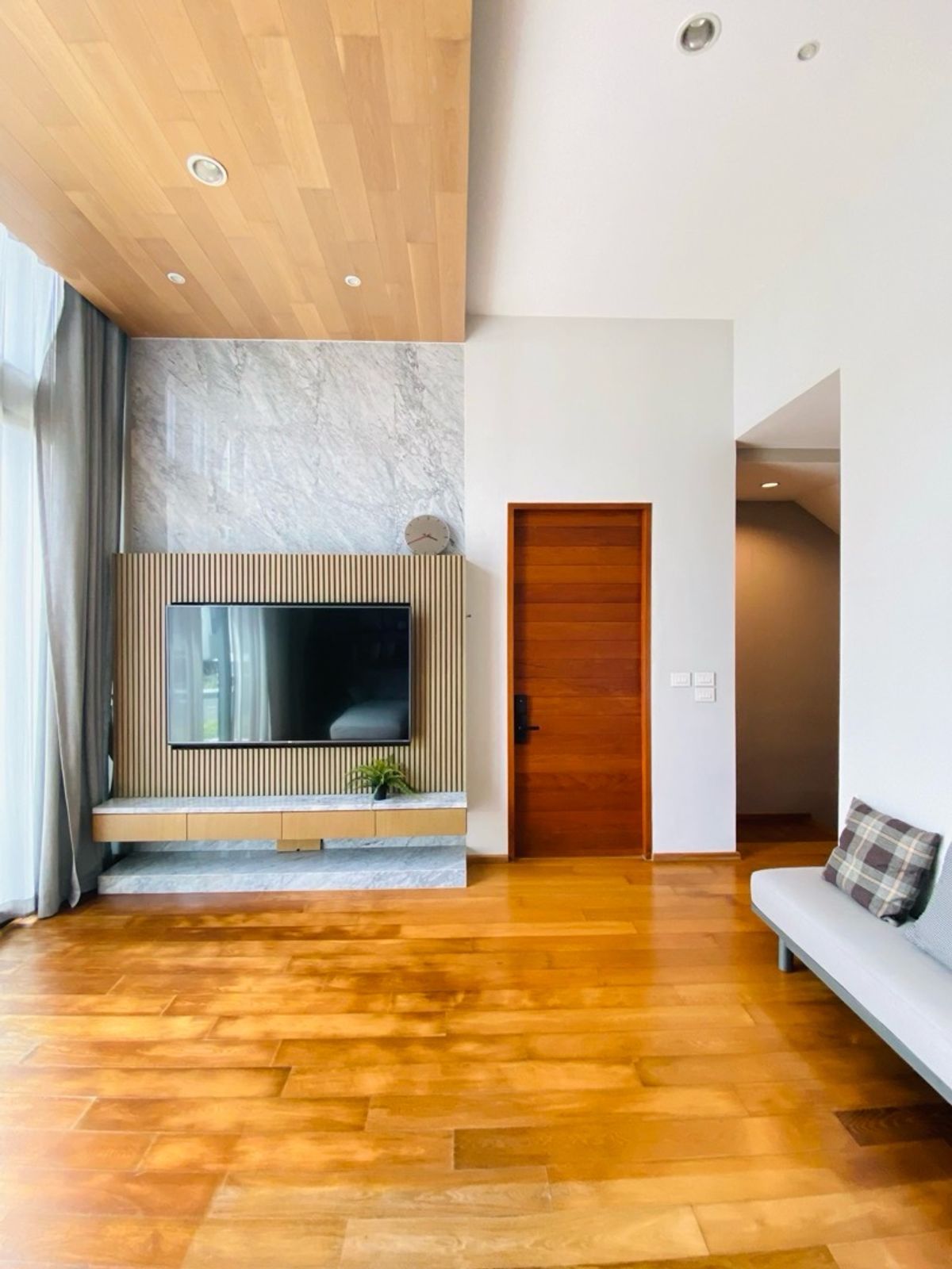 Home OfficePattanakan, Srinakarin : Selling with tenants! Golden opportunity for 4 -story townhome investors, luxury design corner, Modern Luxury, Nirvana Define Quality Project Srinakarin - Rama 9