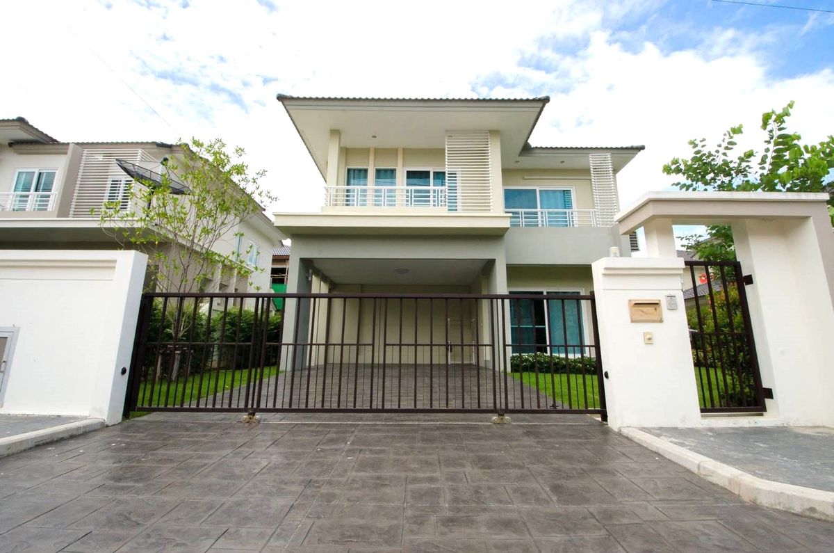 ให้เช่าบ้านเชียงใหม่ : ให้เช่าบ้านเดี่ยวสองชั้น  3 ห้องนอน 3 ห้องน้ำ 1  ห้องครัว  1  ที่จอดรถ