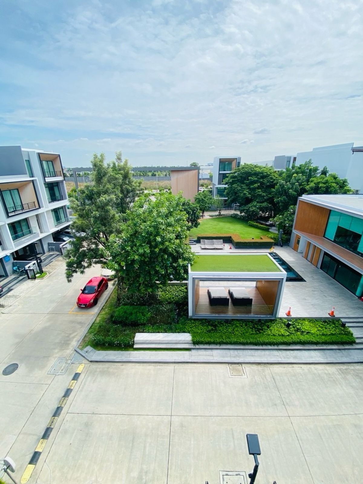 Home OfficePattanakan, Srinakarin : Selling with tenants! Golden opportunity for 4 -story townhome investors, luxury design corner, Modern Luxury, Nirvana Define Quality Project Srinakarin - Rama 9