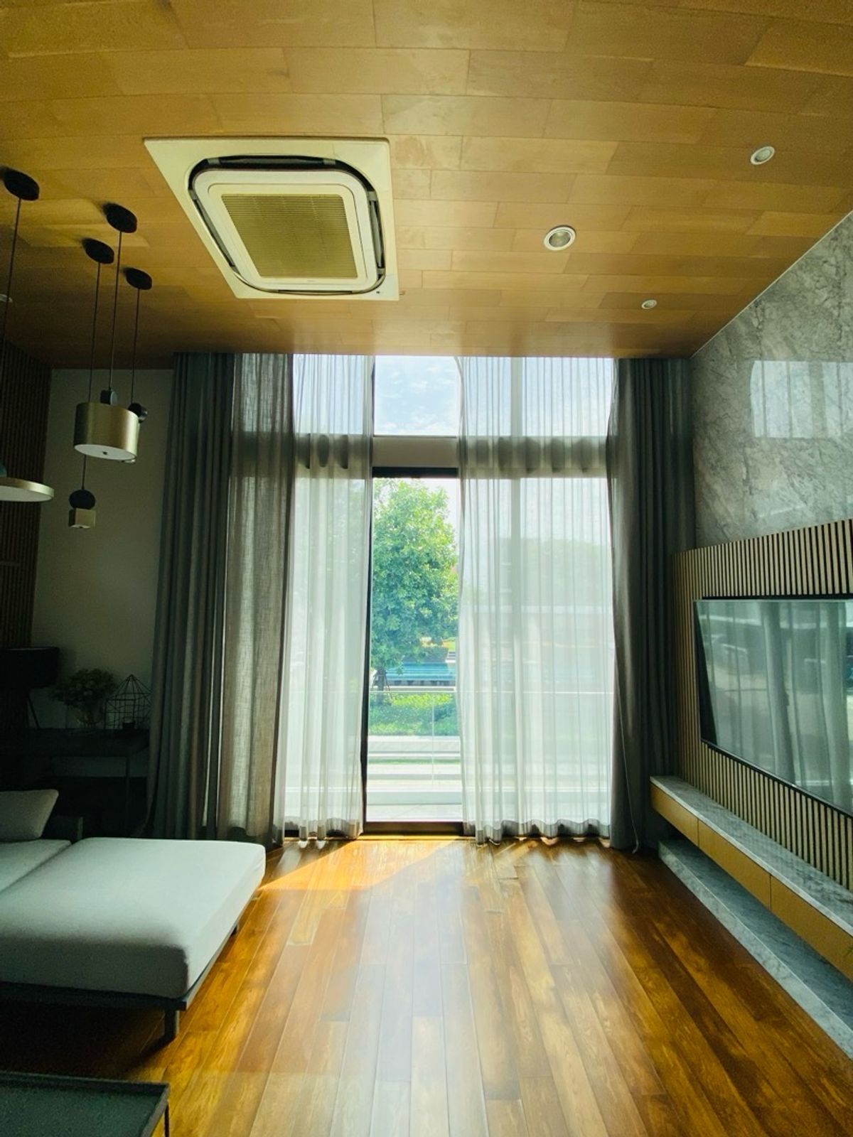 Home OfficePattanakan, Srinakarin : Selling with tenants! Golden opportunity for 4 -story townhome investors, luxury design corner, Modern Luxury, Nirvana Define Quality Project Srinakarin - Rama 9