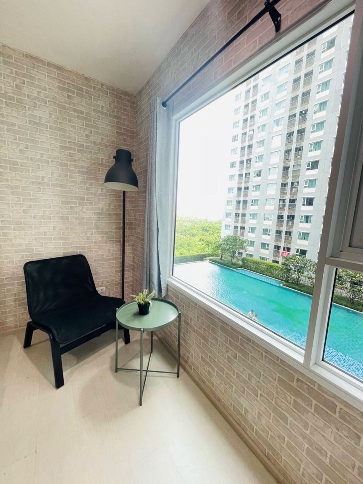 For RentCondoSamut Prakan,Samrong : ASPIRE ERWAN TOWER B condo for rent, Building B 8, Swimming Pool view, size 30.00 sq.m., price 9,000 baht