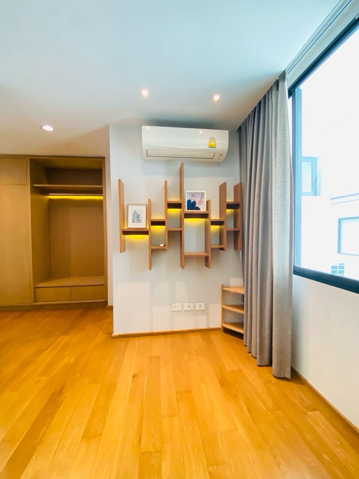Home OfficePattanakan, Srinakarin : Selling with tenants! Golden opportunity for 4 -story townhome investors, luxury design corner, Modern Luxury, Nirvana Define Quality Project Srinakarin - Rama 9