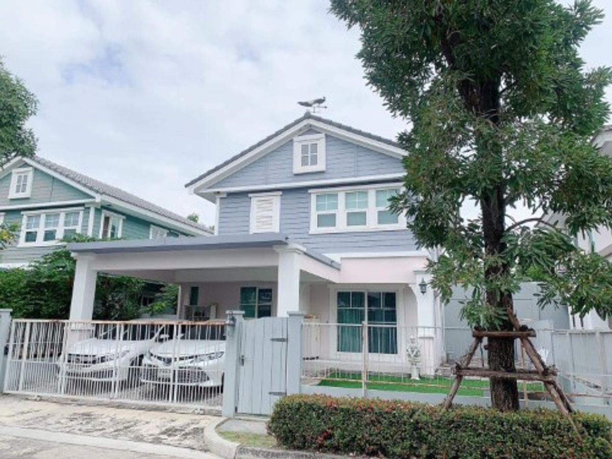 For RentHouseBangna, Bearing, Lasalle : 2 storey detached house for rent Chaiyapruek Project, Bang Na Km. 7 Air Furniture There are 3 bedrooms, 3 bathrooms. Rental price 55,000 baht per month