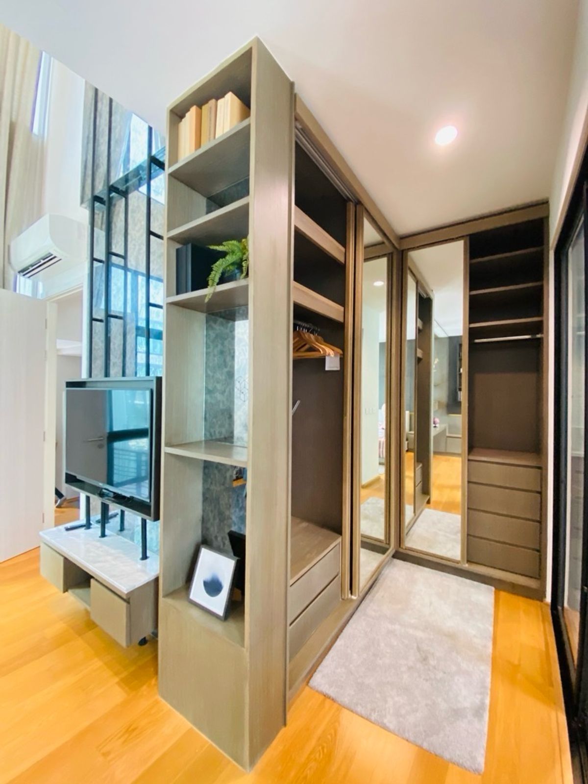 Home OfficePattanakan, Srinakarin : Selling with tenants! Golden opportunity for 4 -story townhome investors, luxury design corner, Modern Luxury, Nirvana Define Quality Project Srinakarin - Rama 9