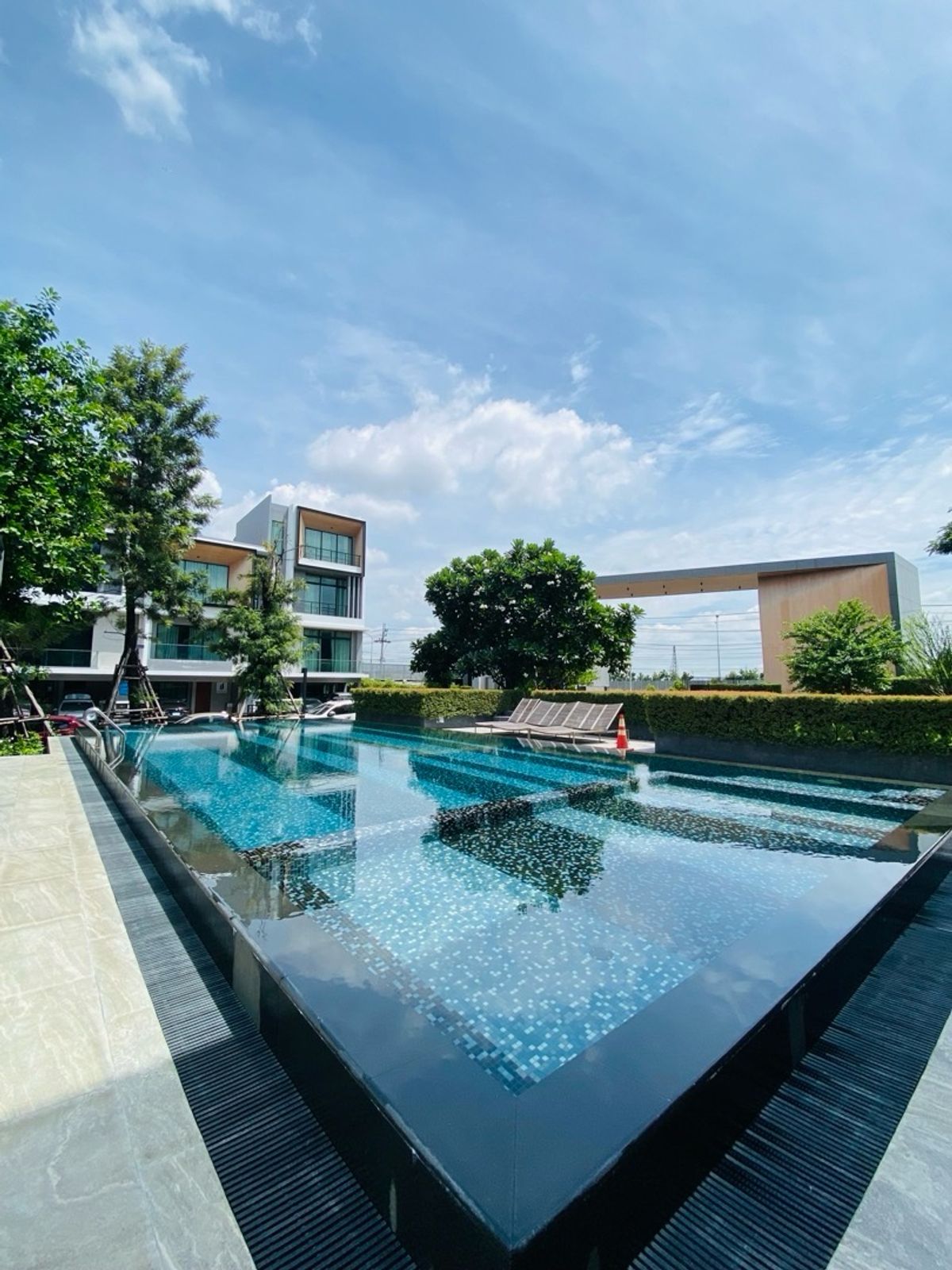 Home OfficePattanakan, Srinakarin : Selling with tenants! Golden opportunity for 4 -story townhome investors, luxury design corner, Modern Luxury, Nirvana Define Quality Project Srinakarin - Rama 9