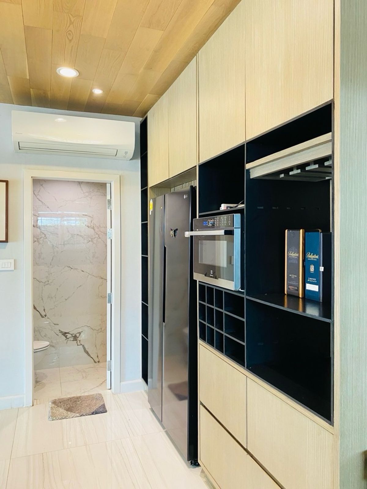 Home OfficePattanakan, Srinakarin : Selling with tenants! Golden opportunity for 4 -story townhome investors, luxury design corner, Modern Luxury, Nirvana Define Quality Project Srinakarin - Rama 9