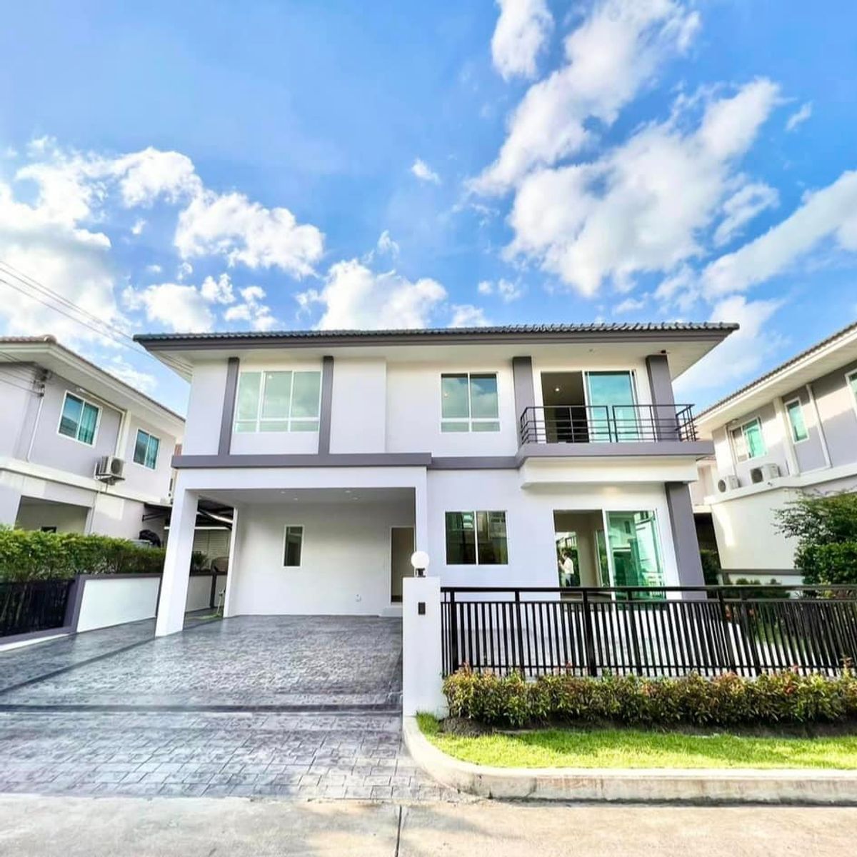 ขายบ้านปทุมธานี รังสิต ธรรมศาสตร์ : 🎉🏡 บ้านสวยรีโนเวทใหม่ทั้งหลัง! พร้อมสวนสวย และเฟอร์บิ้วอิน ทำเลทองติดถนนใหญ่รังสิต-นครนายก! ✨