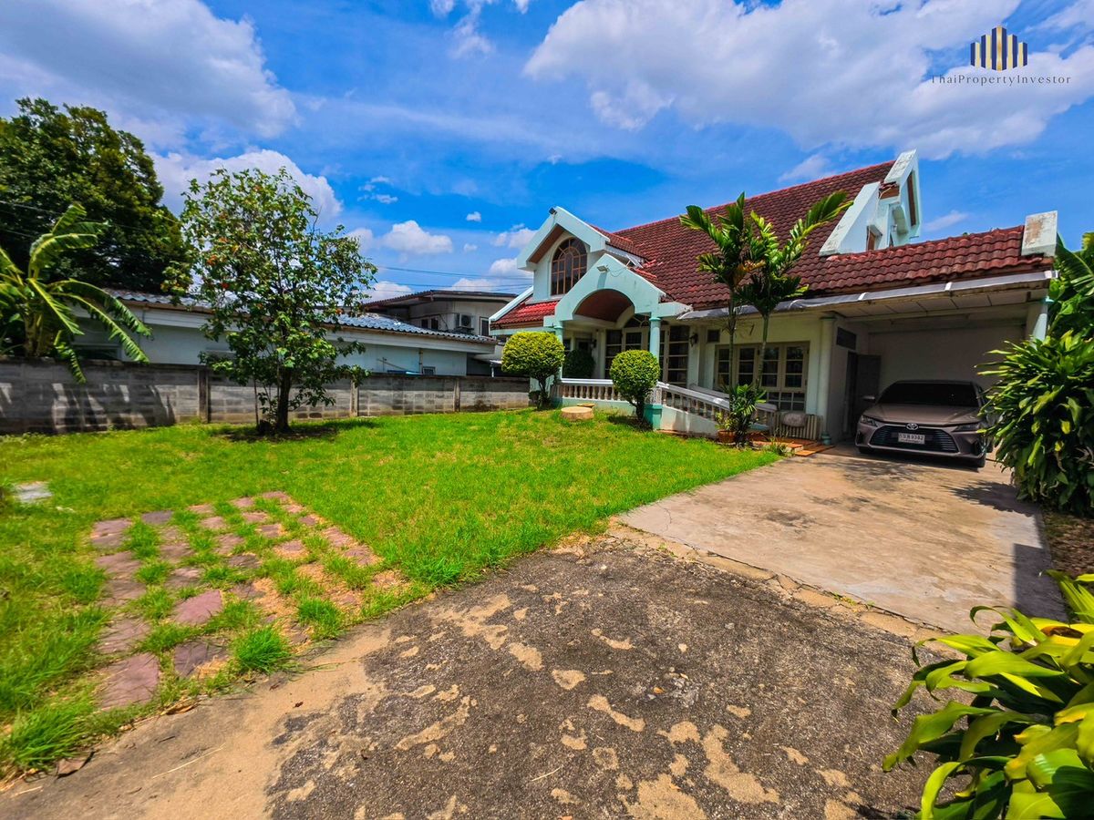 ขายบ้านโชคชัย4 ลาดพร้าว71 : ขายบ้านเดี่ยว ซอยลาดพร้าววังหิน 52 บ้านเล่นระดับ สวยมีสไตล์ พร้อมสนามหญ้าหน้าบ้านกว้าง  ทำเลดีมากในย่านลาดพร้าว-วังหิน ใกล้แหล่งชุมชน เดินทางสะดวก เหมาะทั้งอยู่อาศัยและลงทุน