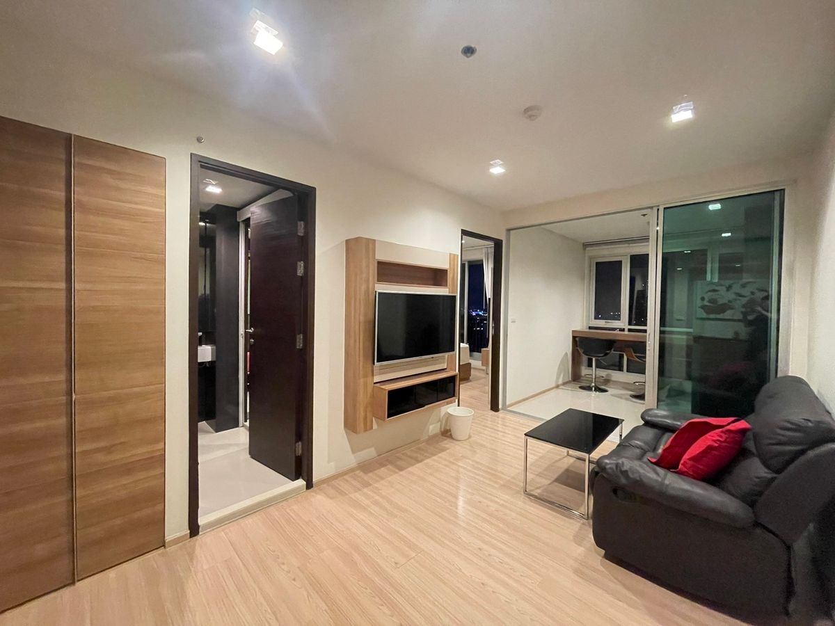 For RentCondoSathorn, Narathiwat : Rhythm Sathorn, very beautiful room, 45 sqm. Can make an appointment to see the room 22,000