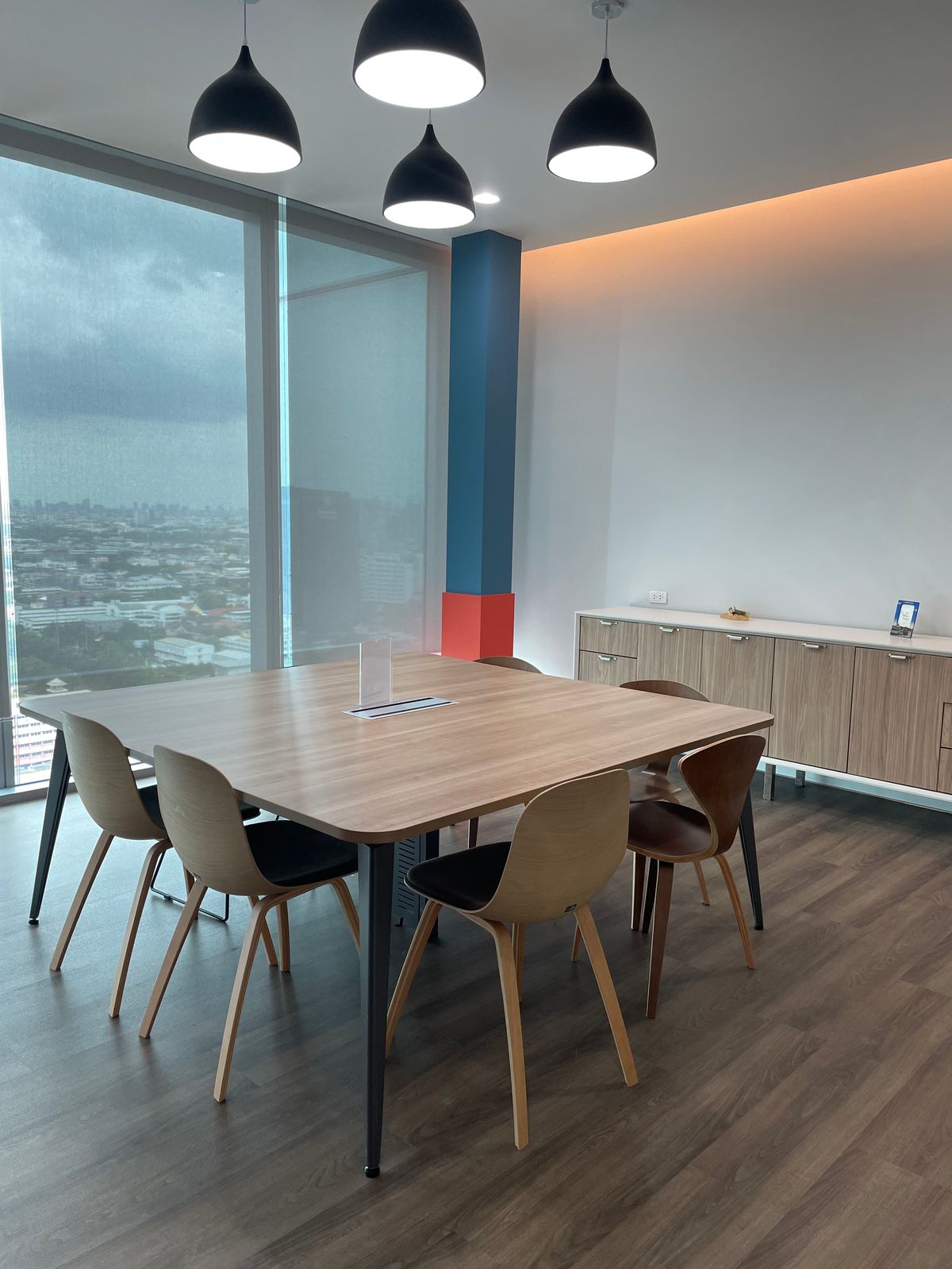 ให้เช่าสำนักงานอารีย์ อนุสาวรีย์ : ให้เช่า สำนักงาน  ใกล้ BTS อารีย์ ตกแต่งพร้อมเฟอร์นิเจอร์ เริ่ม 100 ตรม. มีหลายห้องให้เลือก 