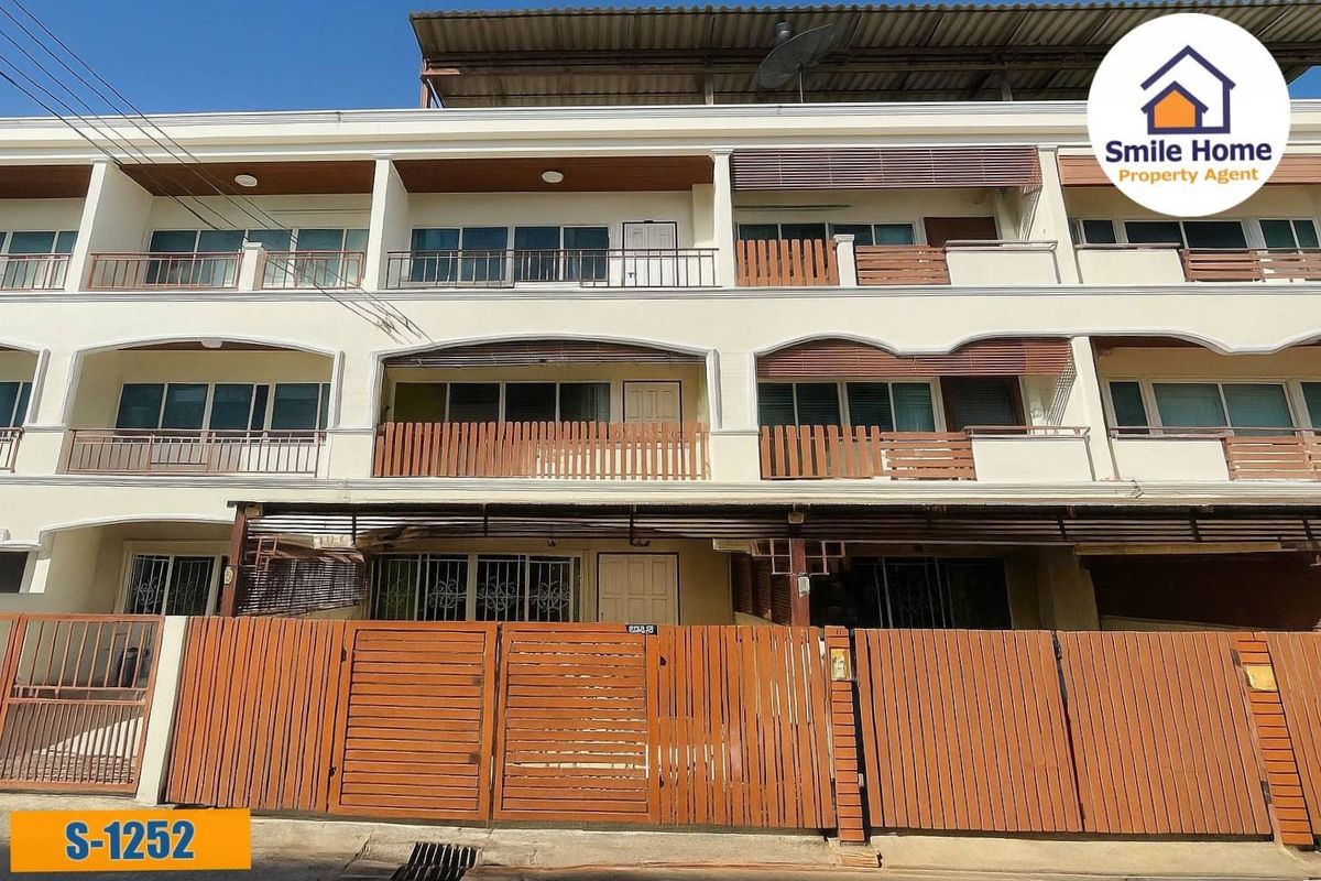 ขายทาวน์โฮมพัฒนาการ ศรีนครินทร์ : ขายทาวน์โฮม 3 ชั้นพัฒนาการ  ใกล้ทางด่วน เอกมัย ทองหล่อ