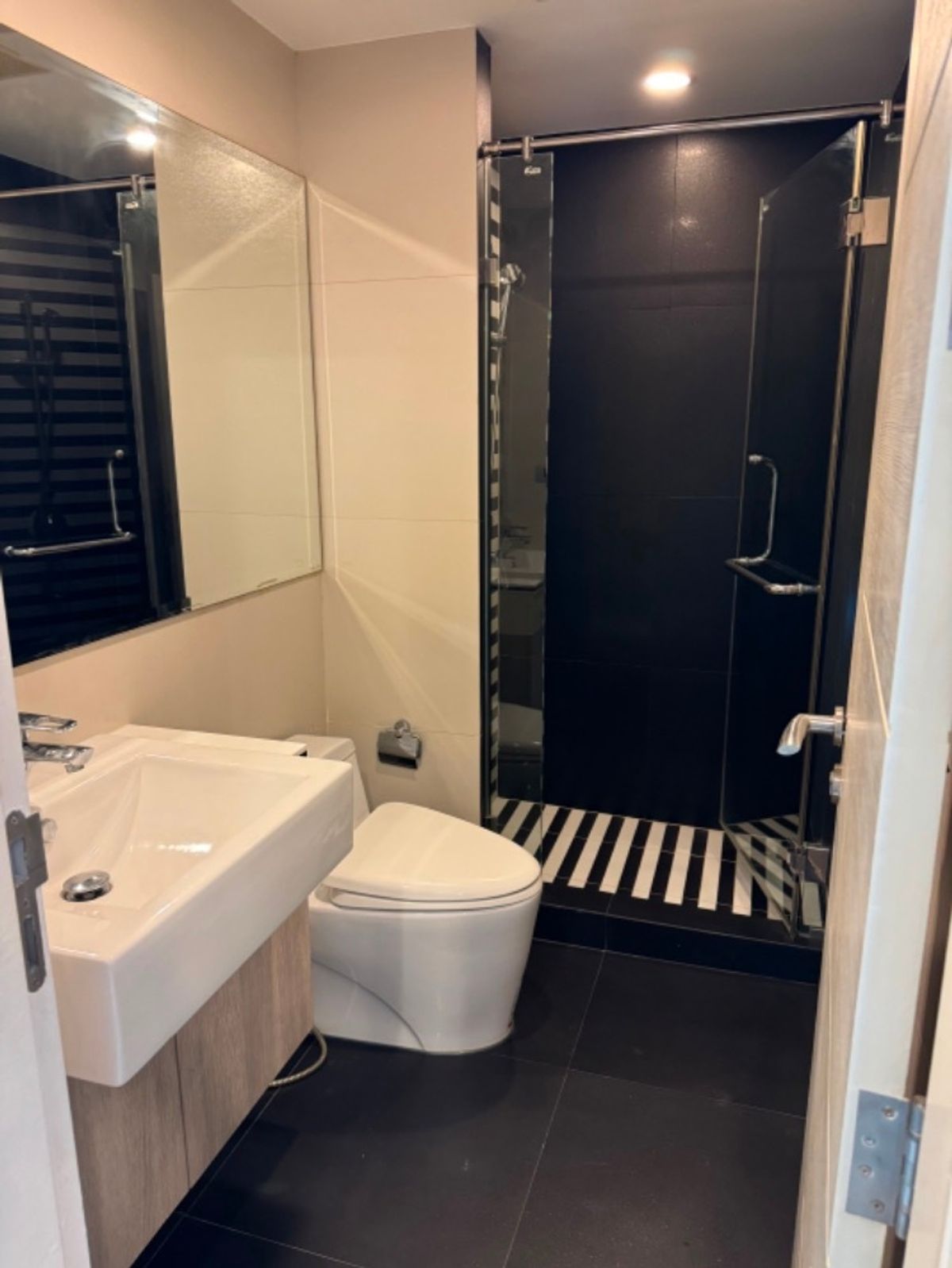 For RentCondoSukhumvit, Asoke, Thonglor : ✅ TCSV103 ✅ Line : @p2nproperty