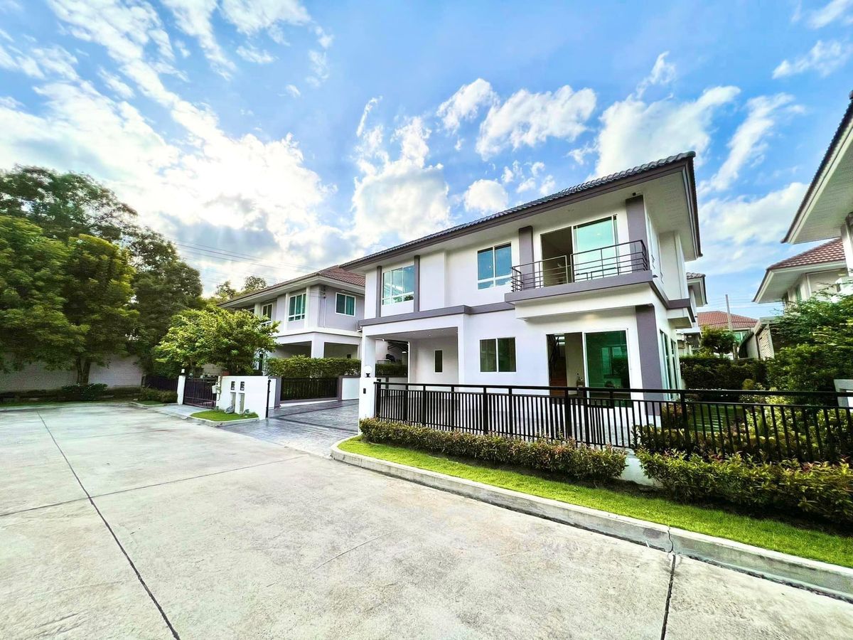 ขายบ้านปทุมธานี รังสิต ธรรมศาสตร์ : 🎉🏡 บ้านสวยรีโนเวทใหม่ทั้งหลัง! พร้อมสวนสวย และเฟอร์บิ้วอิน ทำเลทองติดถนนใหญ่รังสิต-นครนายก! ไลฟ์บางกอก บูเลอวาร์ด รังสิต✨