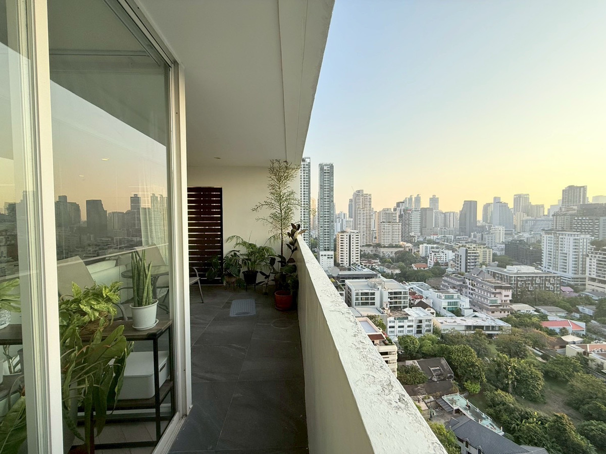 ขายคอนโดสุขุมวิท อโศก ทองหล่อ : 🌃✨ ขาย D.S. Tower 2 Sukhumvit 39 คอนโด 2 ห้องนอน รีโนเวทใหม่ -  ใกล้ บีทีเอส พร้อมพงษ์