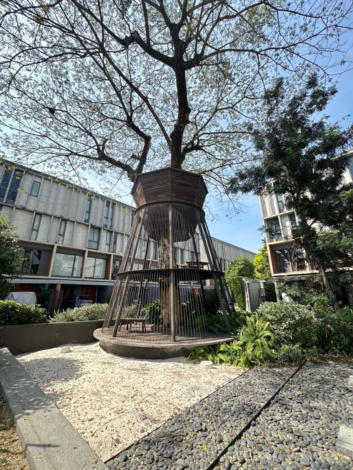 ขายทาวน์โฮมมีนบุรี-ร่มเกล้า : ทาวน์โฮมแฝด 3.5 ชั้น หลังสุดท้ายของโครงการ ติดสวนส่วนตัว  ทำเลถนนรามคำแหง  ซอย รามคำแหง 118  ใกล้เขตสะพานสูง  ทำเลเงียบสงบมากๆๆ