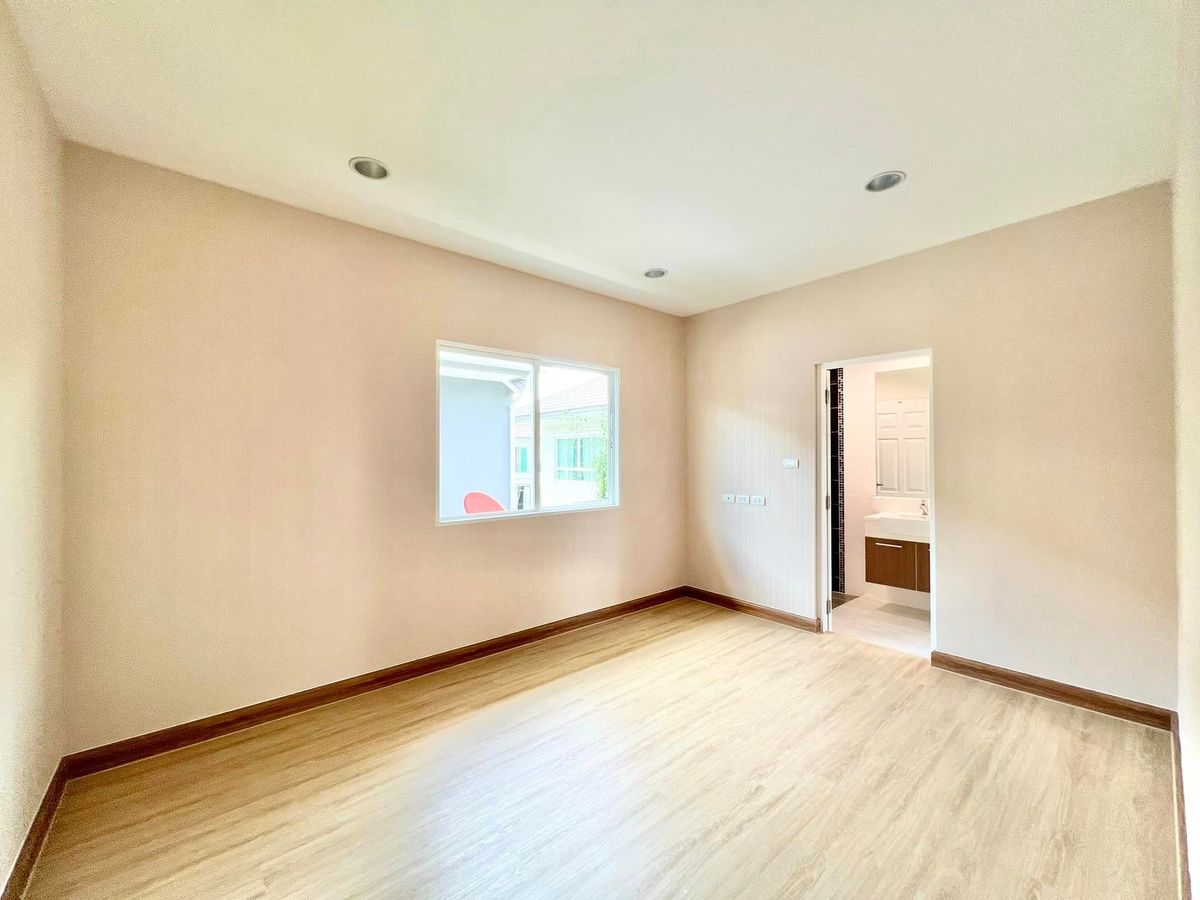 ขายบ้านพุทธมณฑล ศาลายา : 🎉🏡 บางกอกบูเลอวาร์ด ปิ่นเกล้า เพชรเกษม! บ้านหรูรีโนเวทใหม่ทุกห้องนอนมีห้องน้ำในตัว! ✨