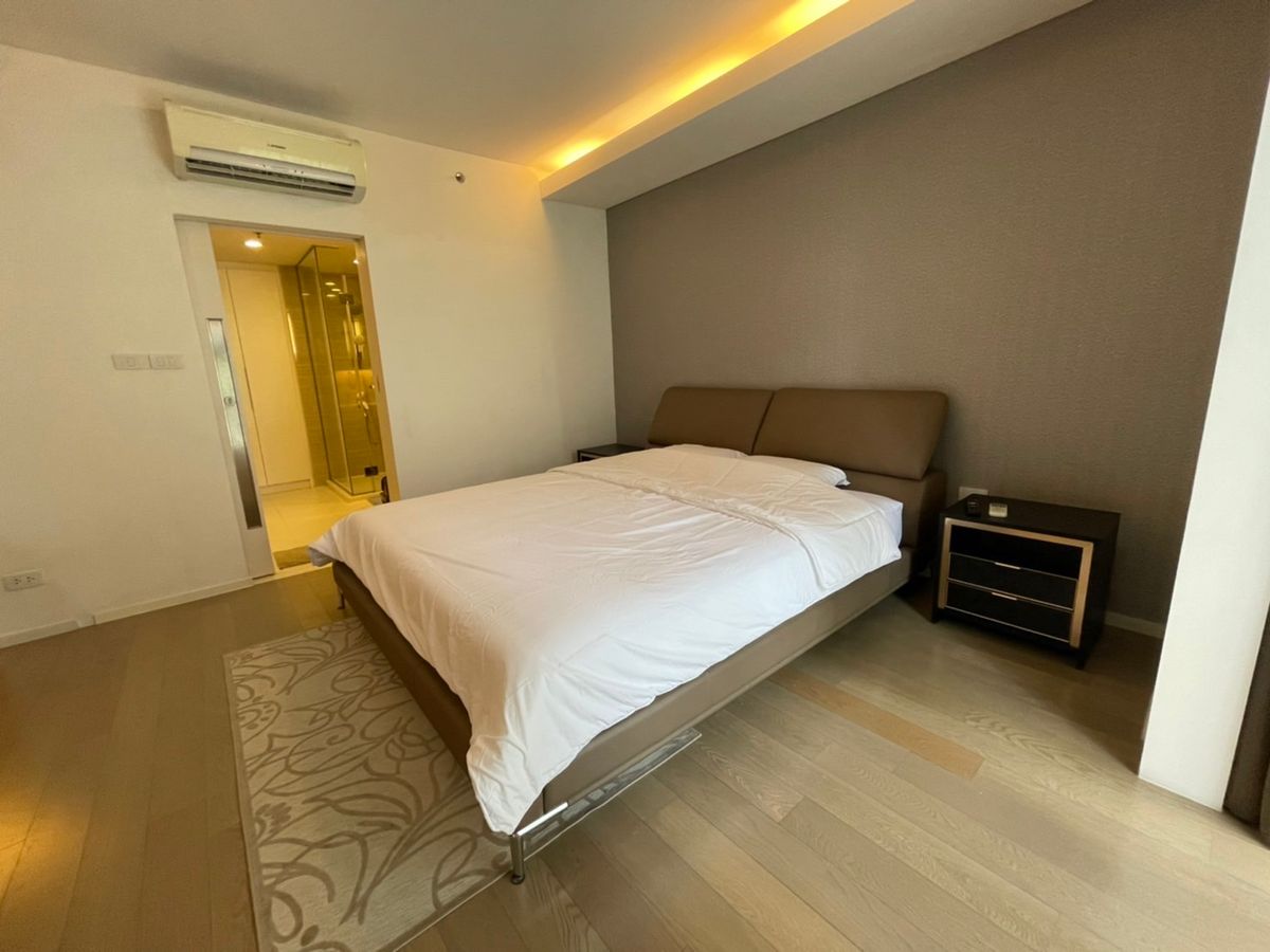 CondoSukhumvit, Asoke, Thonglor : 🔹 Luxury Condo for Sale & Rent at Mode Sukhumvit 61 – Oversized 1-Bedroom Unit Just 500m from BTS Ekkamai, Fully Furnished, Move-in Ready, Private & Peaceful Setting