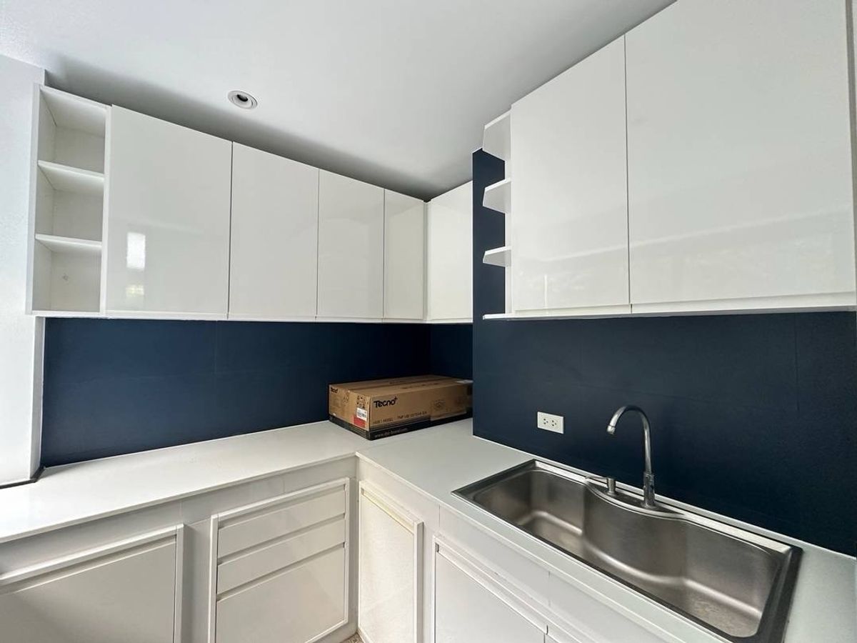 ขายทาวน์โฮมมีนบุรี-ร่มเกล้า : ทาวน์โฮมแฝด 3.5 ชั้น หลังสุดท้ายของโครงการ ติดสวนส่วนตัว  ทำเลถนนรามคำแหง  ซอย รามคำแหง 118  ใกล้เขตสะพานสูง  ทำเลเงียบสงบมากๆๆ