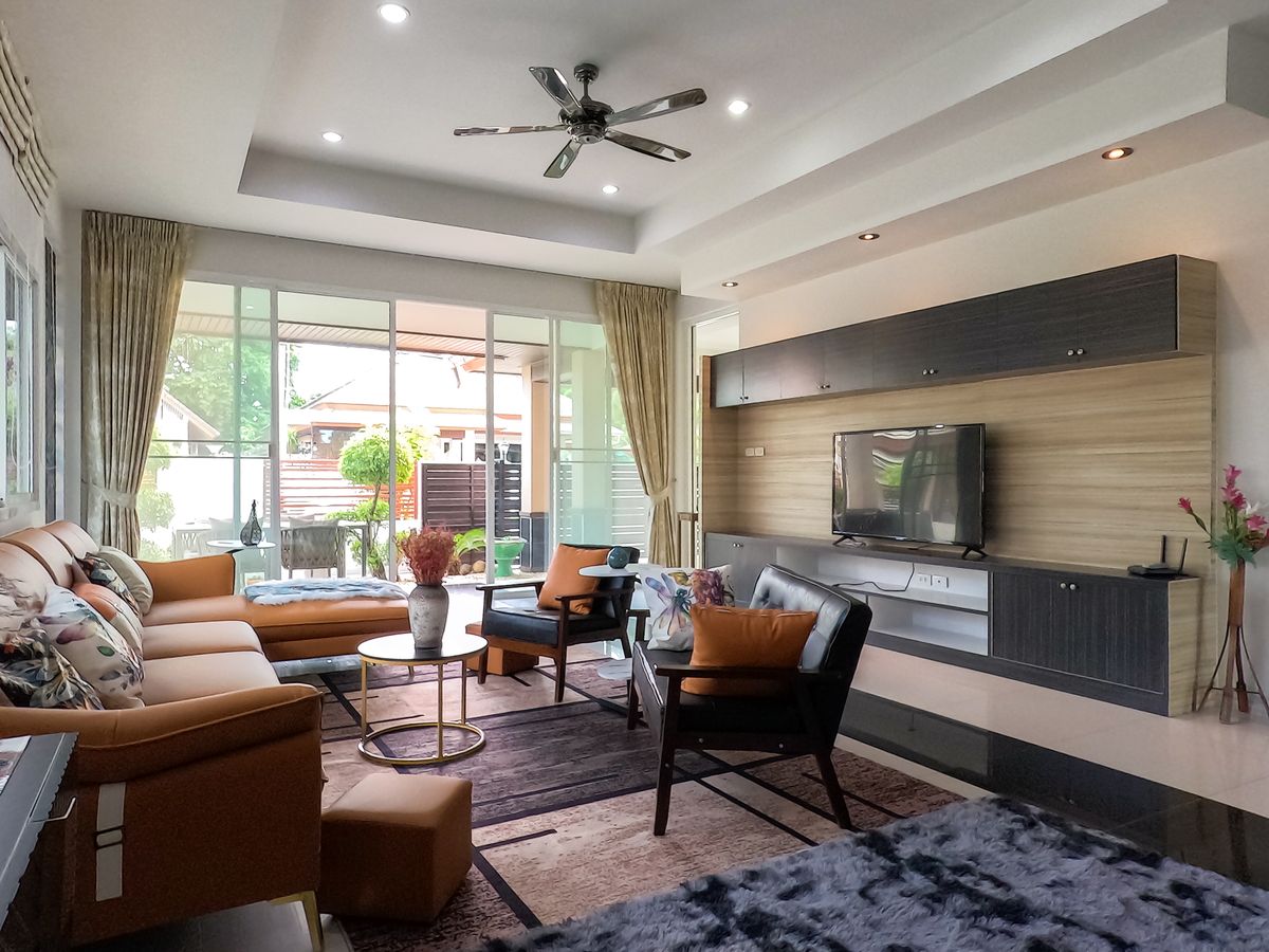 For SalePattaya, Bangsaen, Chonburi : 🏡 For Sale: 2-Storey Pool Villa at Piam Mongkhon, Huay Yai 