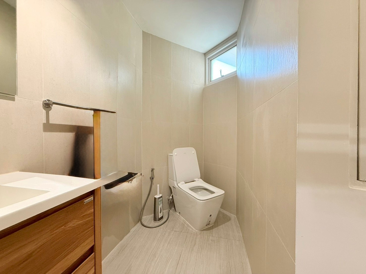 ขายคอนโดสุขุมวิท อโศก ทองหล่อ : 🌃✨ ขาย D.S. Tower 2 Sukhumvit 39 คอนโด 2 ห้องนอน รีโนเวทใหม่ -  ใกล้ บีทีเอส พร้อมพงษ์