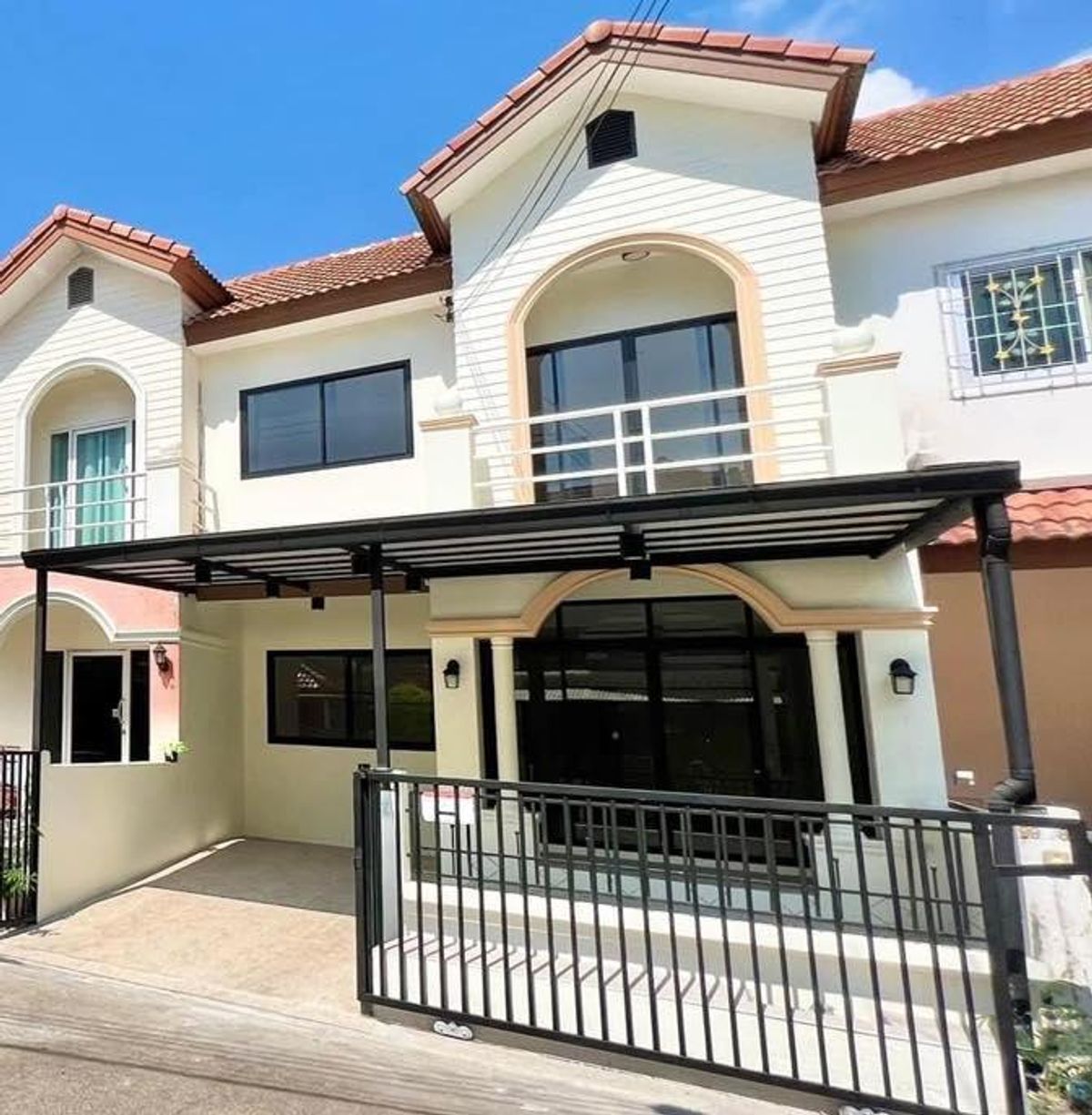 ขายบ้านท่าพระ ตลาดพลู วุฒากาศ : 🏡 บ้านรีโนเวทใหม่เอี่ยมทั้งหลัง! 3 นอน มีห้องนอนชั้นล่าง สะดวกสบาย ทำเลทองติดถนนกัลปพฤกษ์!✨