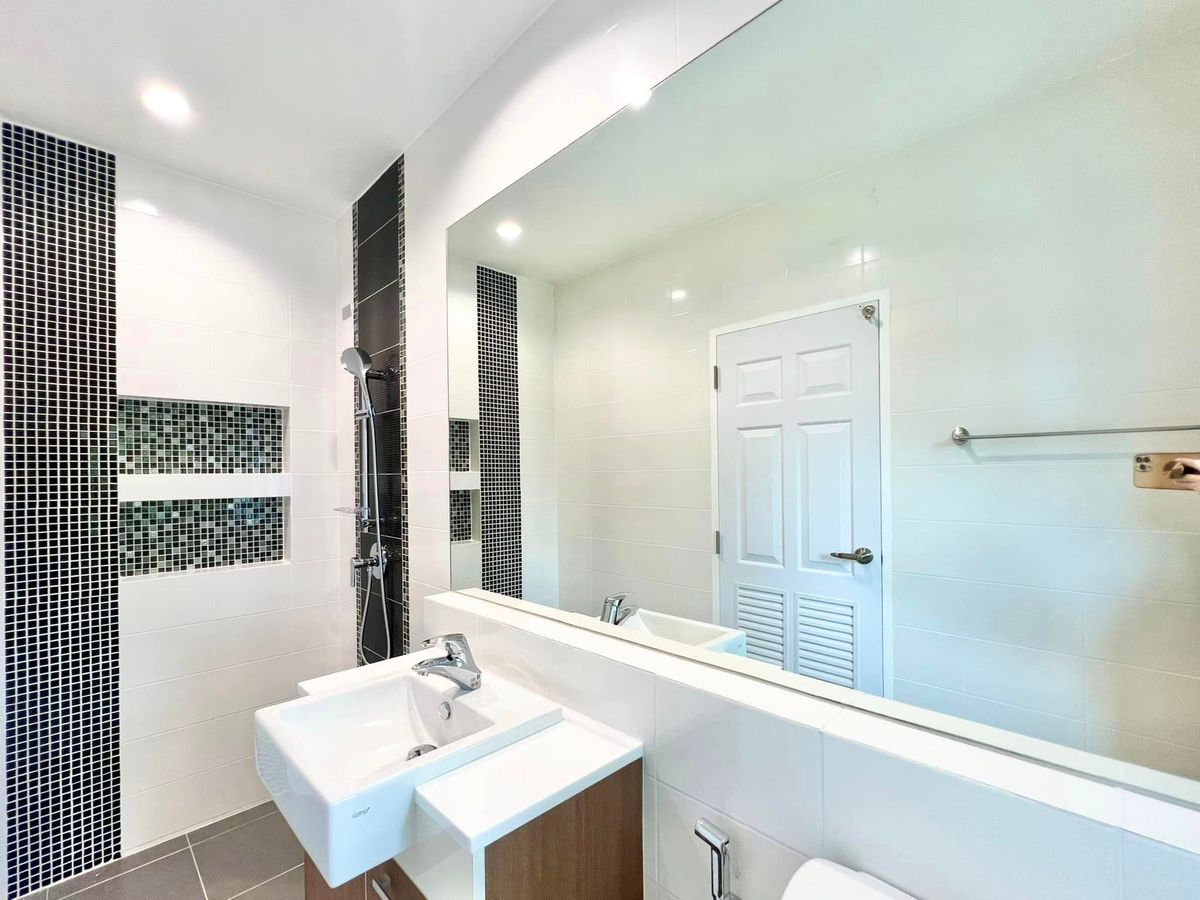 ขายบ้านพุทธมณฑล ศาลายา : 🎉🏡 บางกอกบูเลอวาร์ด ปิ่นเกล้า เพชรเกษม! บ้านหรูรีโนเวทใหม่ทุกห้องนอนมีห้องน้ำในตัว! ✨