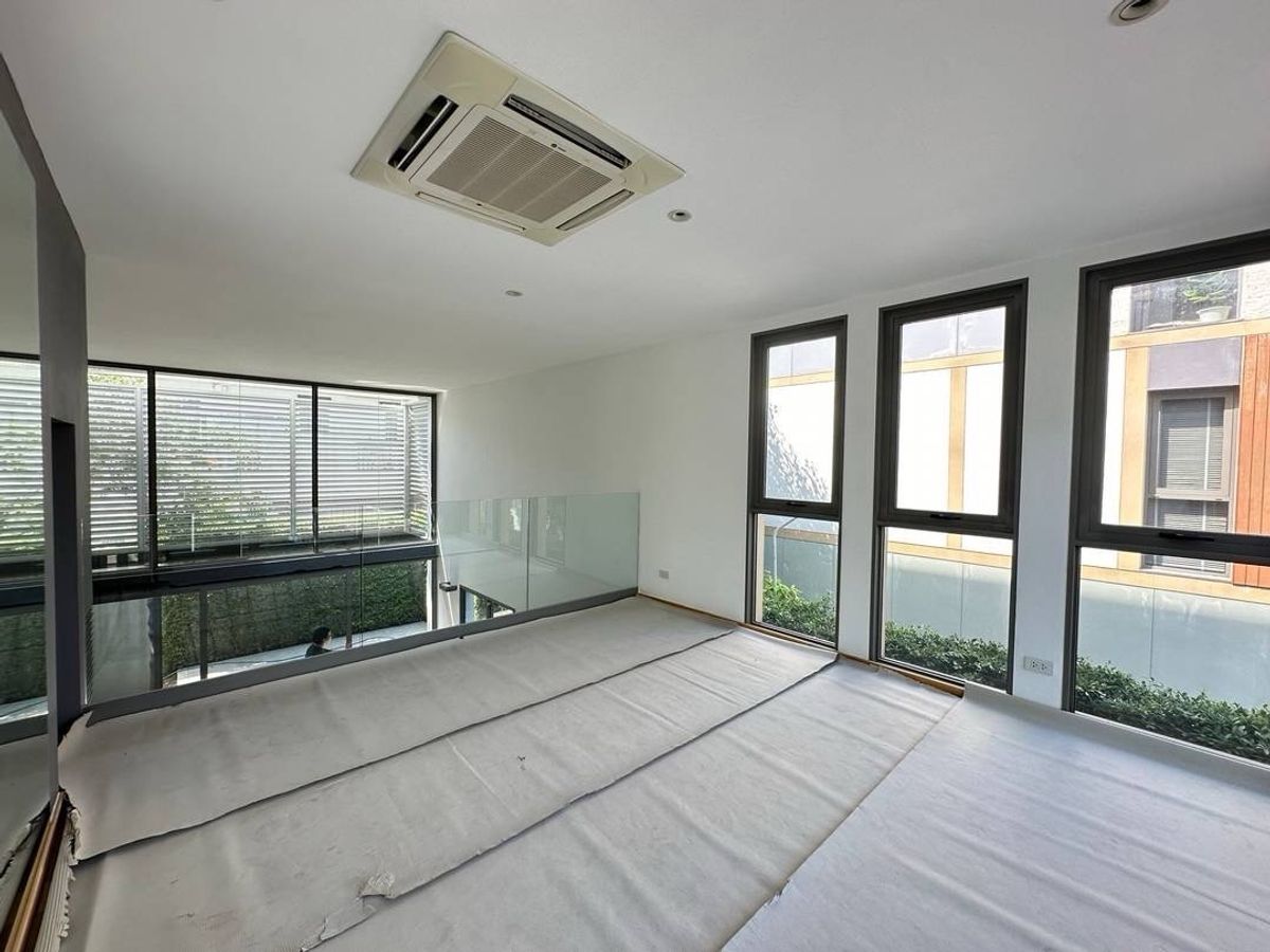 ขายทาวน์โฮมมีนบุรี-ร่มเกล้า : ทาวน์โฮมแฝด 3.5 ชั้น หลังสุดท้ายของโครงการ ติดสวนส่วนตัว  ทำเลถนนรามคำแหง  ซอย รามคำแหง 118  ใกล้เขตสะพานสูง  ทำเลเงียบสงบมากๆๆ