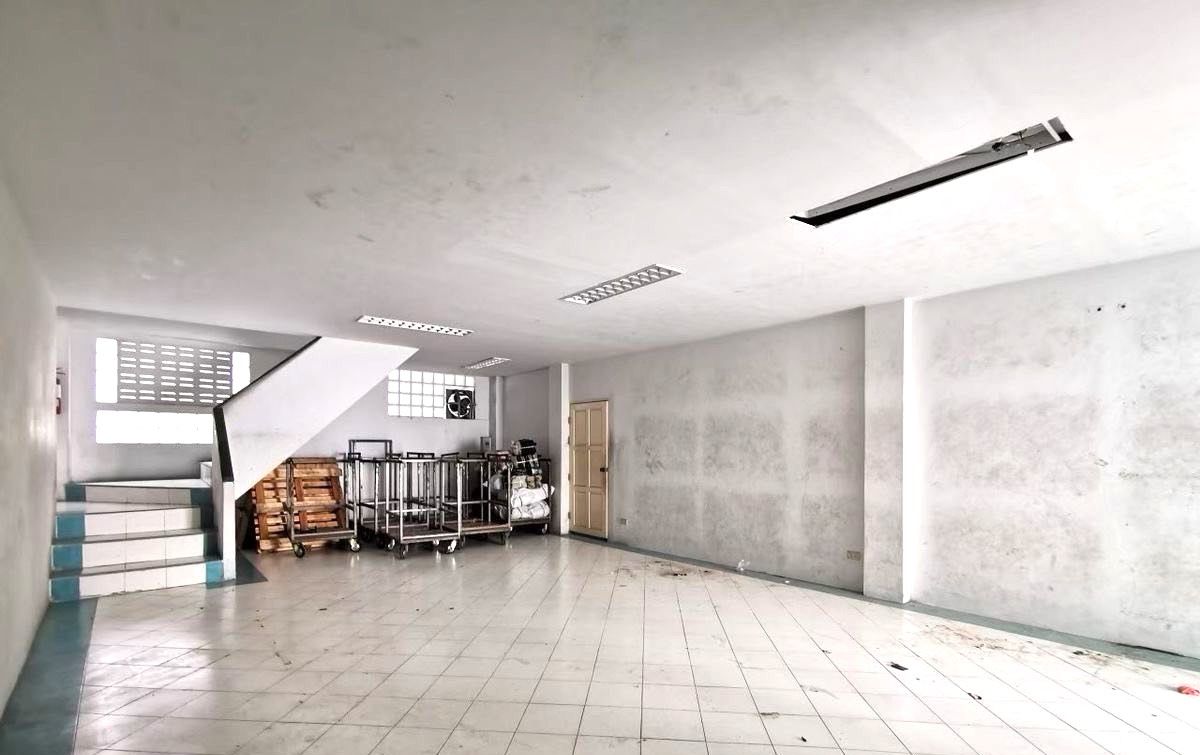 ให้เช่าโฮมออฟฟิศวงเวียนใหญ่ เจริญนคร : ให้เช่าสำนักงานพร้อมโกดังเก็บสินค้า ทำเล เจริญนคร ใกล้ Iconsiam ,สาทร สีลม, BTS กรุงธนบุรี