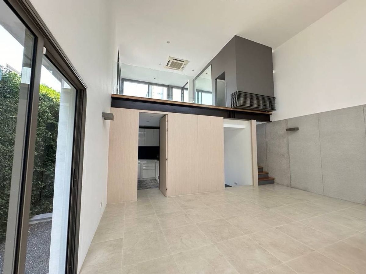 ขายทาวน์โฮมมีนบุรี-ร่มเกล้า : ทาวน์โฮมแฝด 3.5 ชั้น หลังสุดท้ายของโครงการ ติดสวนส่วนตัว  ทำเลถนนรามคำแหง  ซอย รามคำแหง 118  ใกล้เขตสะพานสูง  ทำเลเงียบสงบมากๆๆ