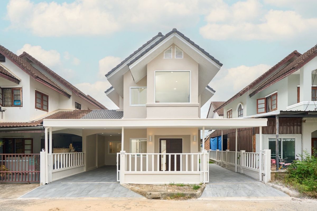 ให้เช่าบ้านเชียงใหม่ : ให้เช่าบ้านแฝดสองชั้น  3 ห้องนอน  2 ห้องน้ำ  1 ห้องรับแขก