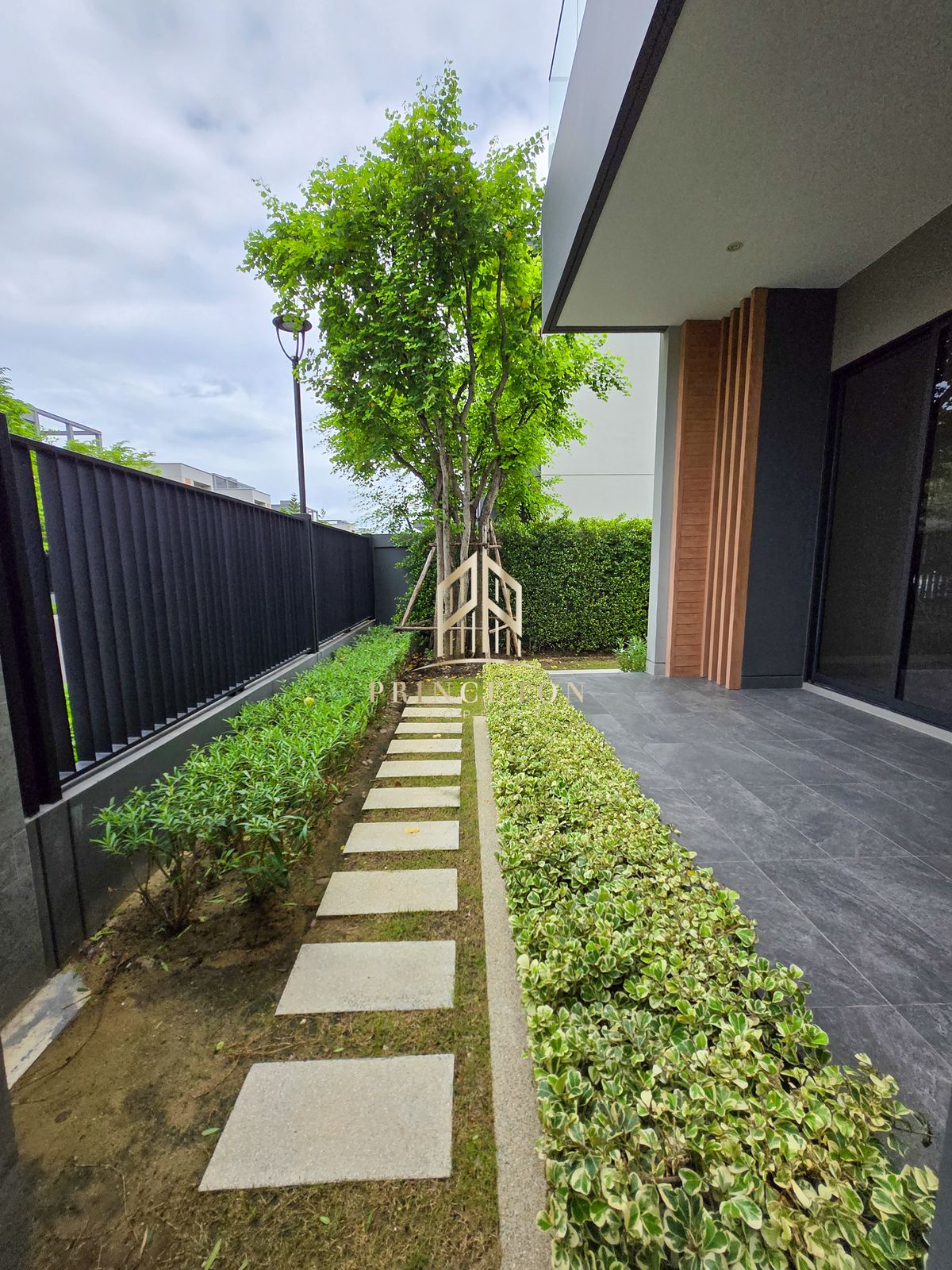 For SaleHouseLadkrabang, Suwannaphum Airport : Luxury House For Sale Lake Legend Bangna-Suvarnabhumi 📞092-4252445