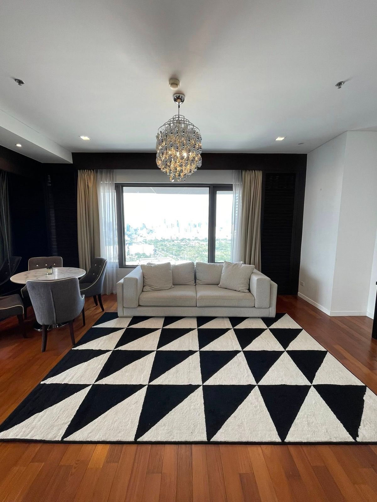 คอนโดวิทยุ ชิดลม หลังสวน : 🔹 ขายพร้อมผู้เช่าถึง มิถุนายน 2569
คอนโดหรู Amanta Lumpini รามคำแหง 2 ห้องนอน 2 ห้องน้ำ วิวพาโนรามา พร้อมสิ่งอำนวยความสะดวกครบครัน ใกล้ ONE BANGKOK เข้าอยู่ได้ทัน