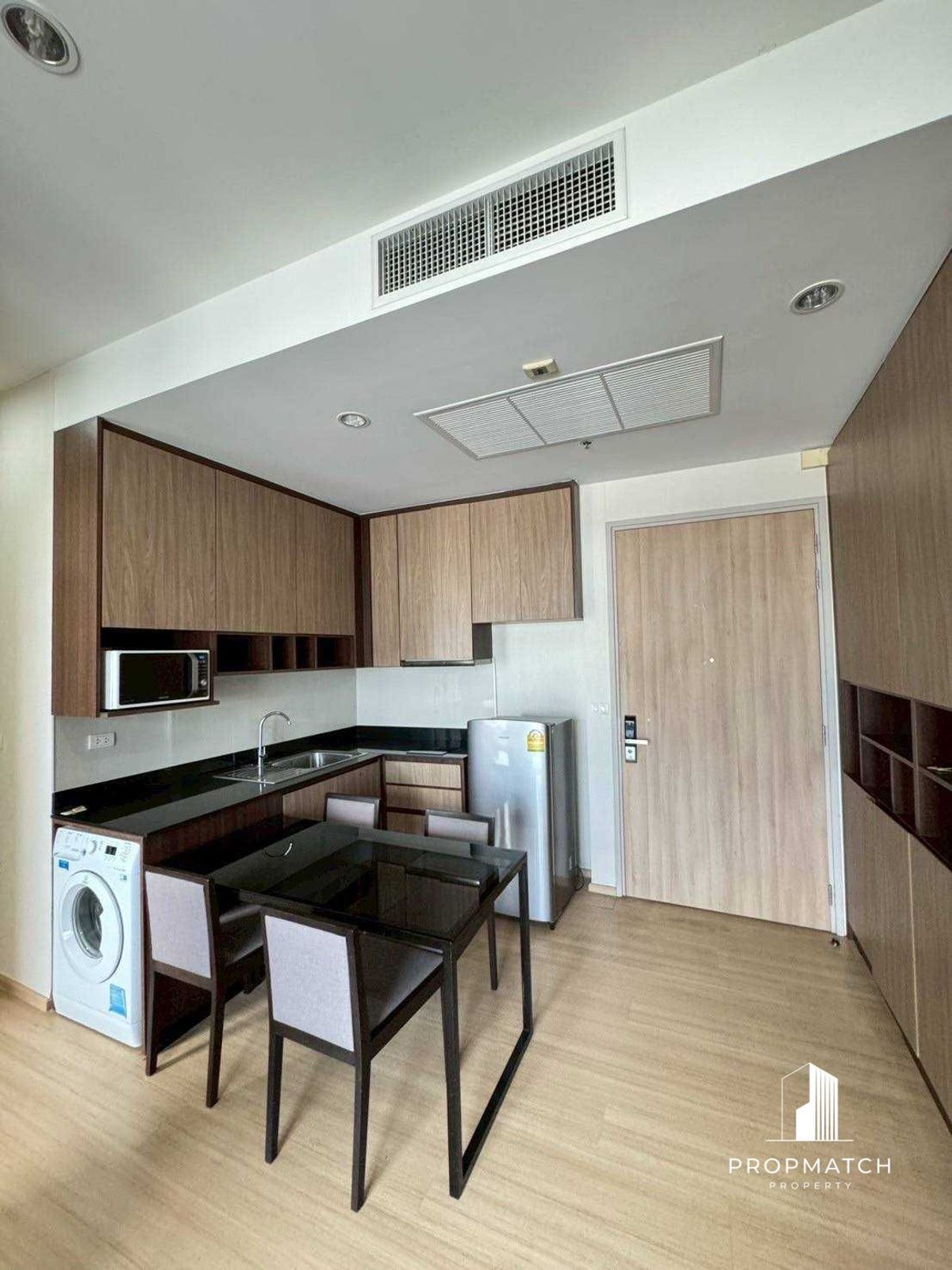 ขายคอนโดพระราม 9 เพชรบุรีตัดใหม่ RCA : ✨Flash Deal ✨The Capital Condo Ekamai - Thonglor ( 2Bed 2Bath 59.6SQM.) พร้อมอยู่ ! เพียง 5,600,000 บาท Tel.0981315848 @propmatch