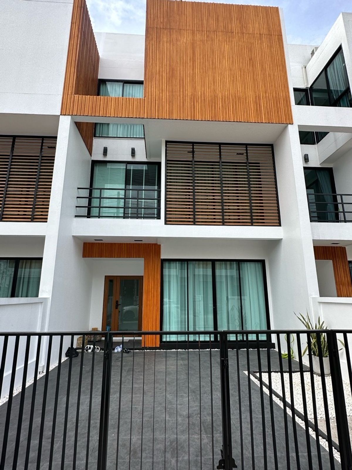 ให้เช่าทาวน์โฮมเชียงใหม่ : 🏠บ้าน ทาวน์โฮม 3 ชั้นพร้อมเฟอร์นิเจอร์ ให้เช่ารายเดือน
🏠 A 3-story fully furnished townhome at U prompt village for rent