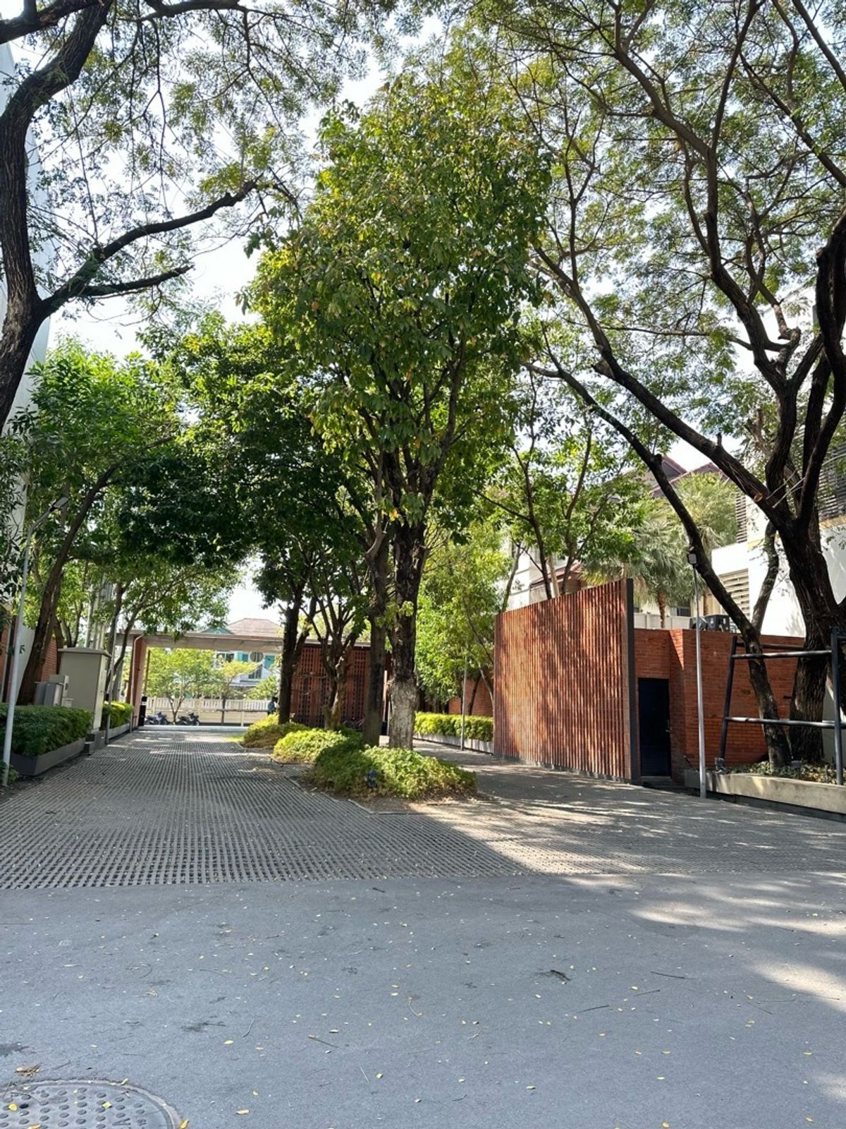 ขายทาวน์โฮมมีนบุรี-ร่มเกล้า : ทาวน์โฮมแฝด 3.5 ชั้น หลังสุดท้ายของโครงการ ติดสวนส่วนตัว  ทำเลถนนรามคำแหง  ซอย รามคำแหง 118  ใกล้เขตสะพานสูง  ทำเลเงียบสงบมากๆๆ