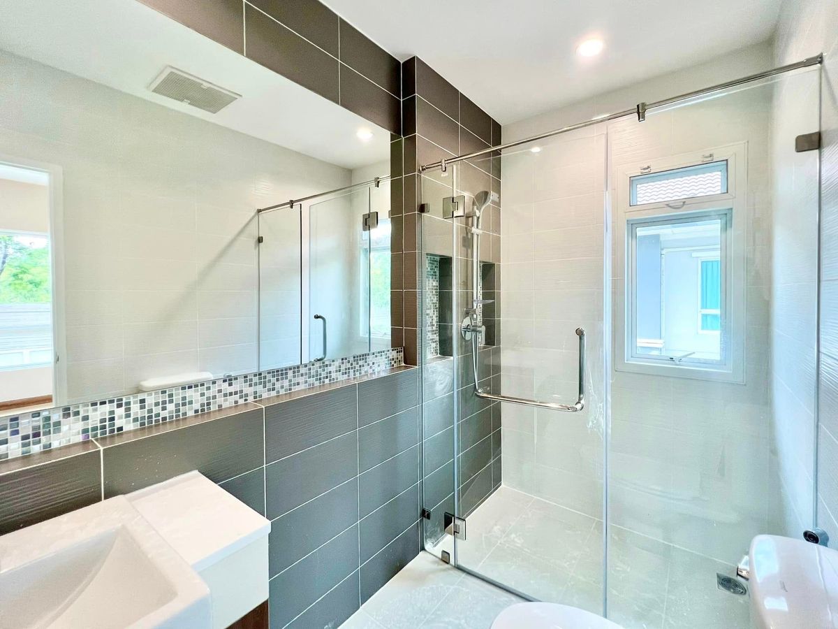 ขายบ้านพุทธมณฑล ศาลายา : 🎉🏡 บางกอกบูเลอวาร์ด ปิ่นเกล้า เพชรเกษม! บ้านหรูรีโนเวทใหม่ทุกห้องนอนมีห้องน้ำในตัว! ✨