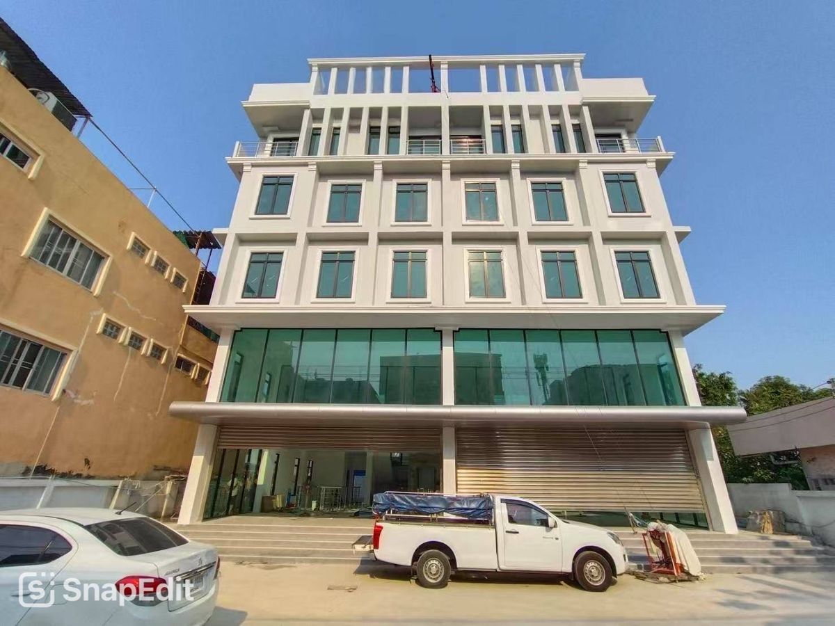ขายสำนักงานลาดพร้าว101 แฮปปี้แลนด์ : 🏠✨ ขายด่วน โฮมออฟฟิศ  1,200 ตารางเมตร 4.5 ชั้น มีลิฟต์ ทำเลดีติดถนน หน้ากว้าง 15 เมตร 