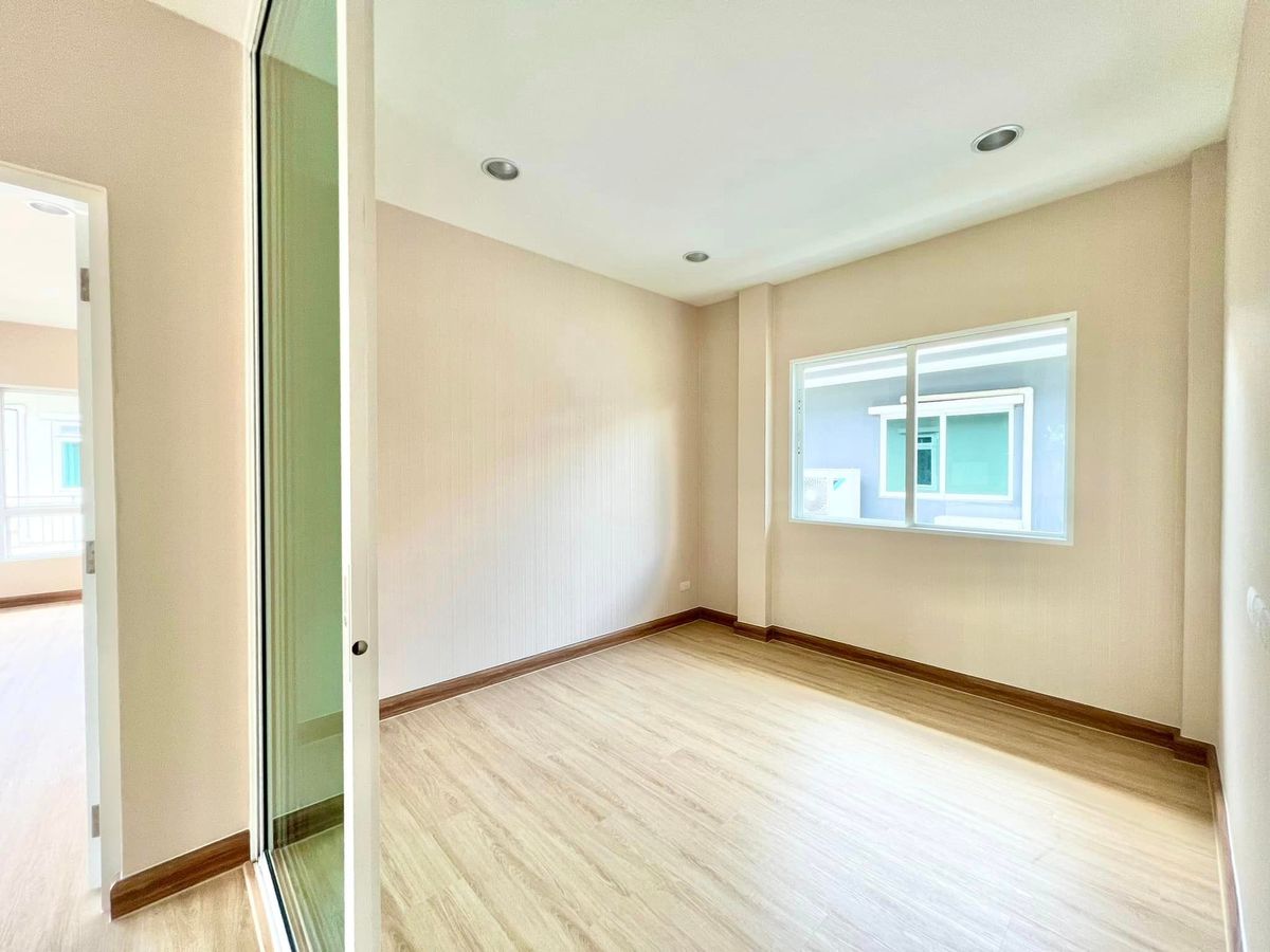 ขายบ้านพุทธมณฑล ศาลายา : 🎉🏡 บางกอกบูเลอวาร์ด ปิ่นเกล้า เพชรเกษม! บ้านหรูรีโนเวทใหม่ทุกห้องนอนมีห้องน้ำในตัว! ✨