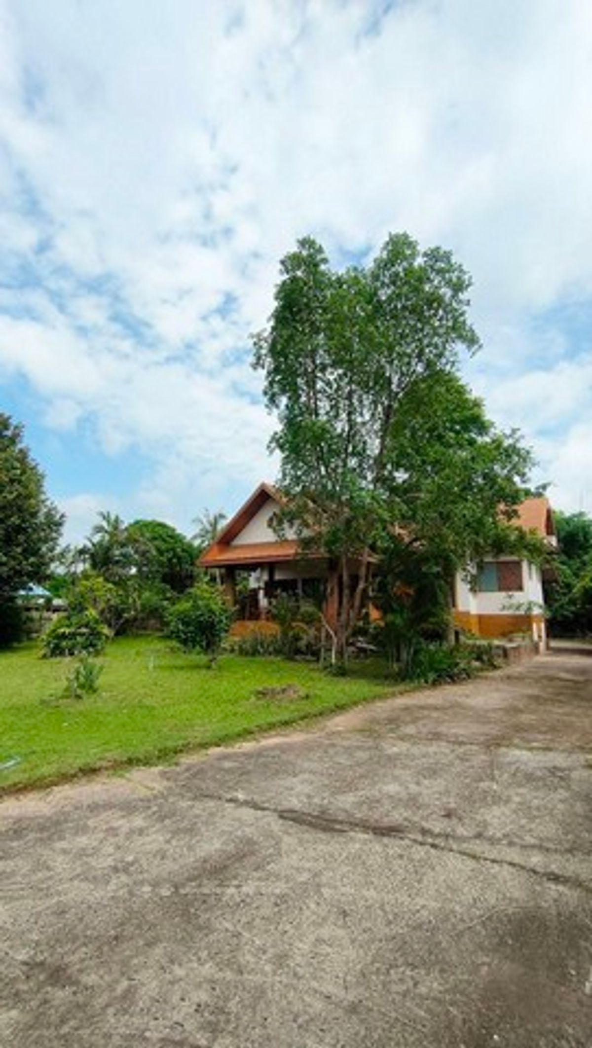 ขายบ้านมุกดาหาร : [ขาย] บ้านสวนสไตล์คันทรี่ นิคมคำสร้อย มุกดาหาร | 3 ไร่ 1 งาน | 3 ห้องนอน | ร่มรื่น สงบ 3.99 ล้าน