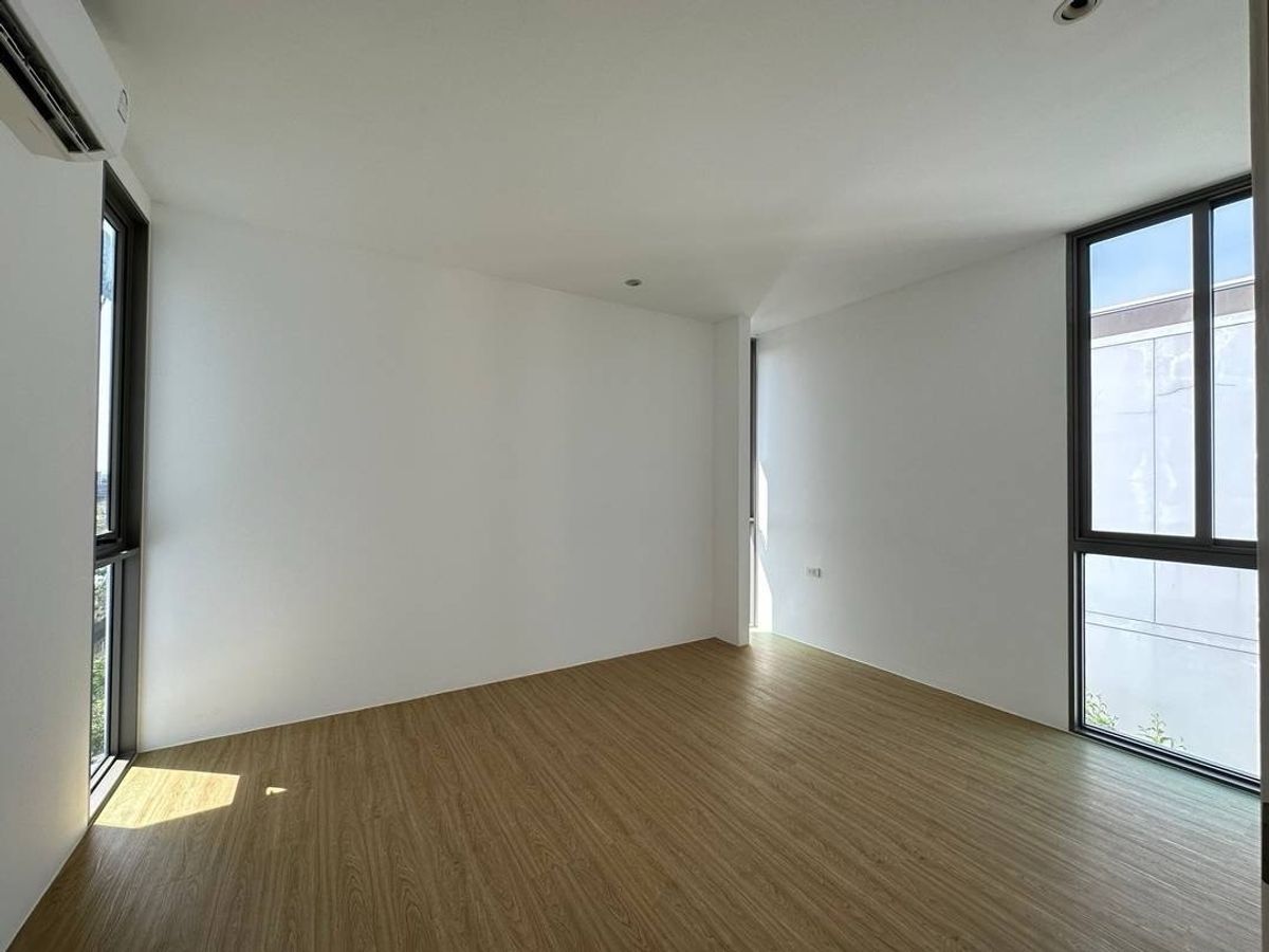 ขายทาวน์โฮมมีนบุรี-ร่มเกล้า : ทาวน์โฮมแฝด 3.5 ชั้น หลังสุดท้ายของโครงการ ติดสวนส่วนตัว  ทำเลถนนรามคำแหง  ซอย รามคำแหง 118  ใกล้เขตสะพานสูง  ทำเลเงียบสงบมากๆๆ