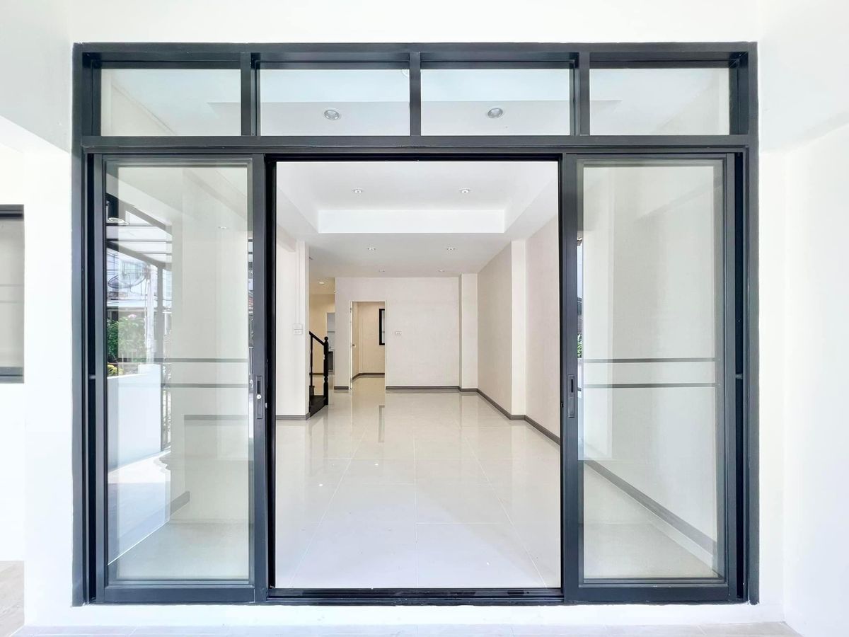 ขายบ้านท่าพระ ตลาดพลู วุฒากาศ : 🏡 บ้านรีโนเวทใหม่เอี่ยมทั้งหลัง! 3 นอน มีห้องนอนชั้นล่าง สะดวกสบาย ทำเลทองติดถนนกัลปพฤกษ์!✨