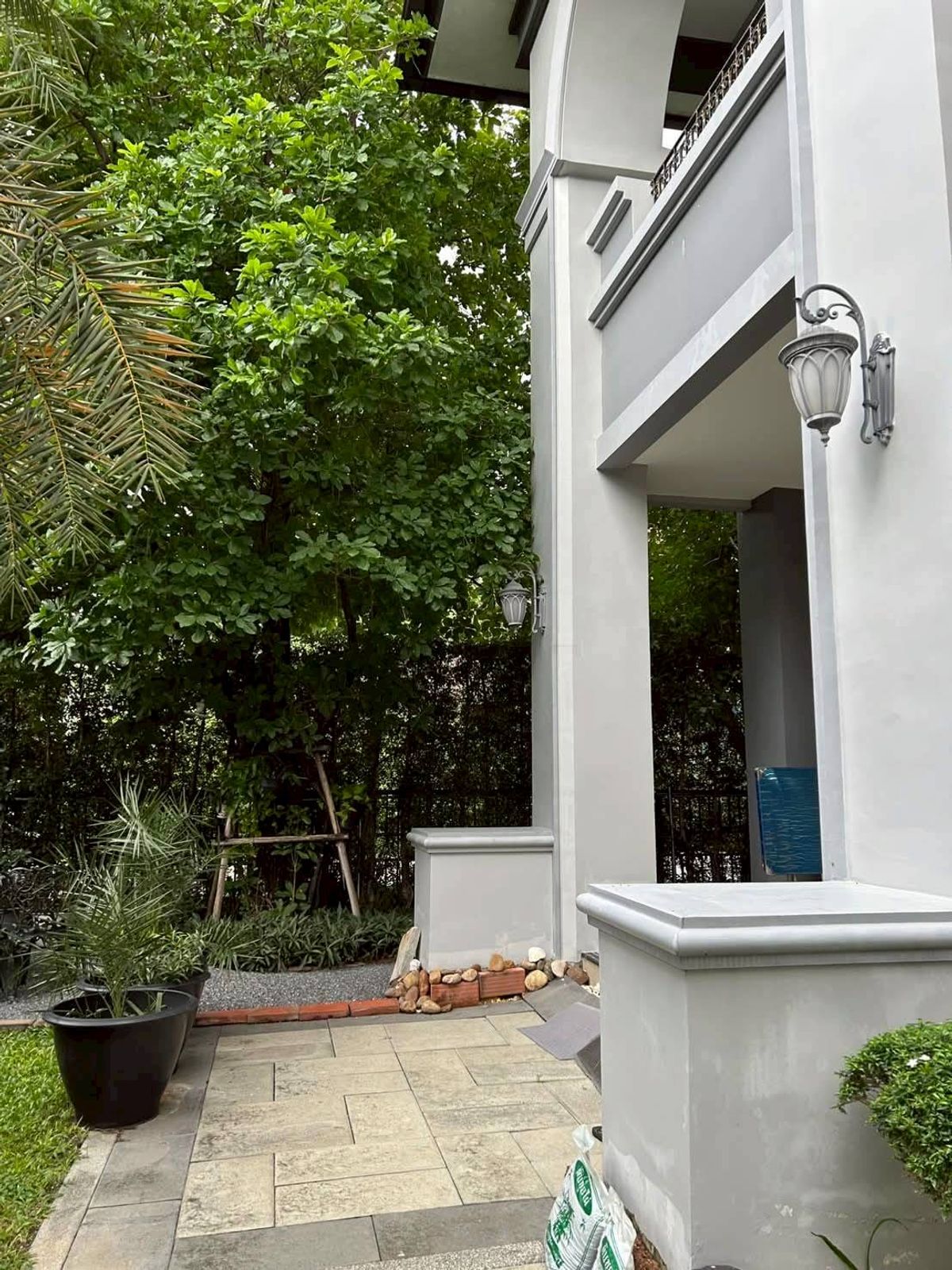 ♦ Palacio de Crystal Type ♦ คฤหาสน์ 2 ชั้น ขนาดที่ดิน 154.00 ตร.ว. พื้นที่ใช้สอย 475.00 ตร.ม. | 5 ห้องนอน 6 ห้องน้ำ 6 ที่จอดรถ | ใกล้ มหาวิทยาลัยมหิดล ศาลายา 12 นาที Loading...
