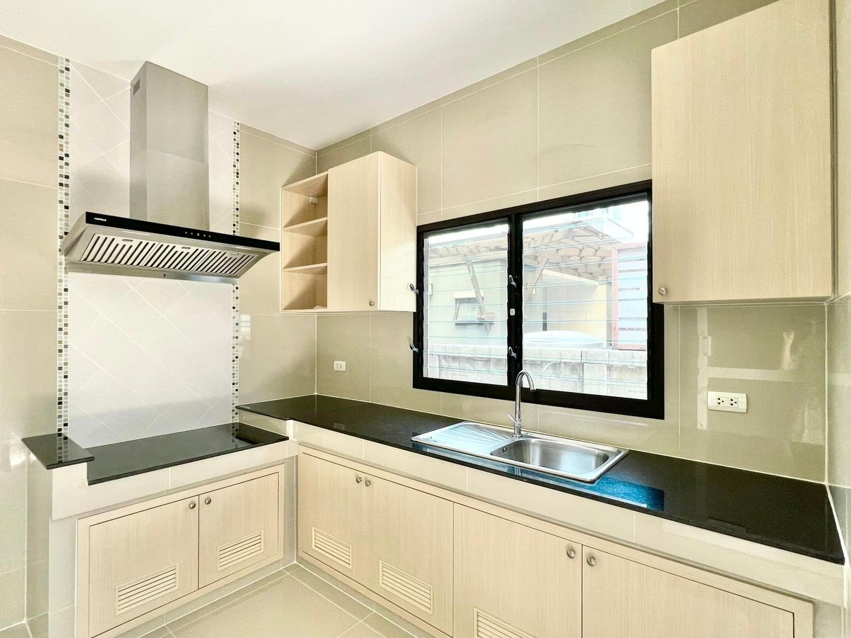 ขายบ้านนวมินทร์ รามอินทรา : 🎉🏡 เศรษฐสิริวัชรพล หลังใหญ่สวยตรงปก! พร้อมจัดสวนรอบตัวบ้าน! ทำเลทองติดถนนใหญ่สุขาภิบาล 5 🌴✨