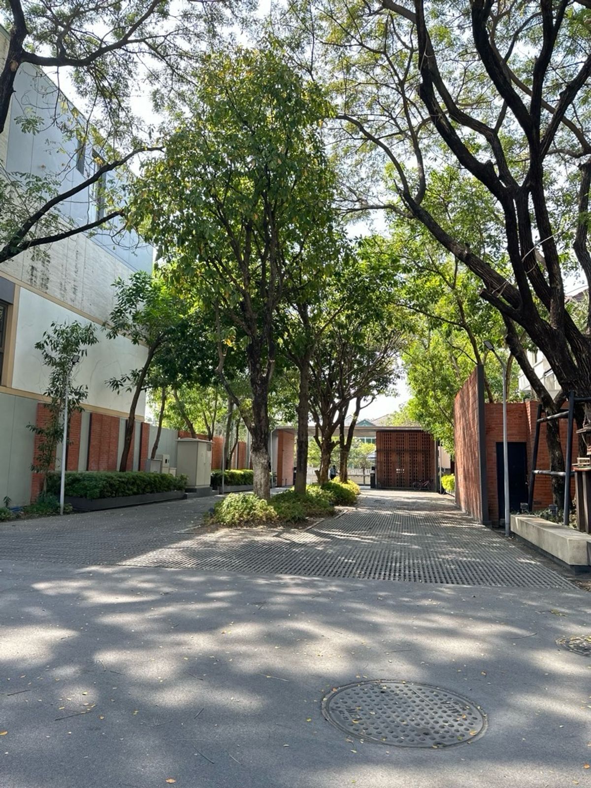 ขายทาวน์โฮมมีนบุรี-ร่มเกล้า : ทาวน์โฮมแฝด 3.5 ชั้น หลังสุดท้ายของโครงการ ติดสวนส่วนตัว  ทำเลถนนรามคำแหง  ซอย รามคำแหง 118  ใกล้เขตสะพานสูง  ทำเลเงียบสงบมากๆๆ